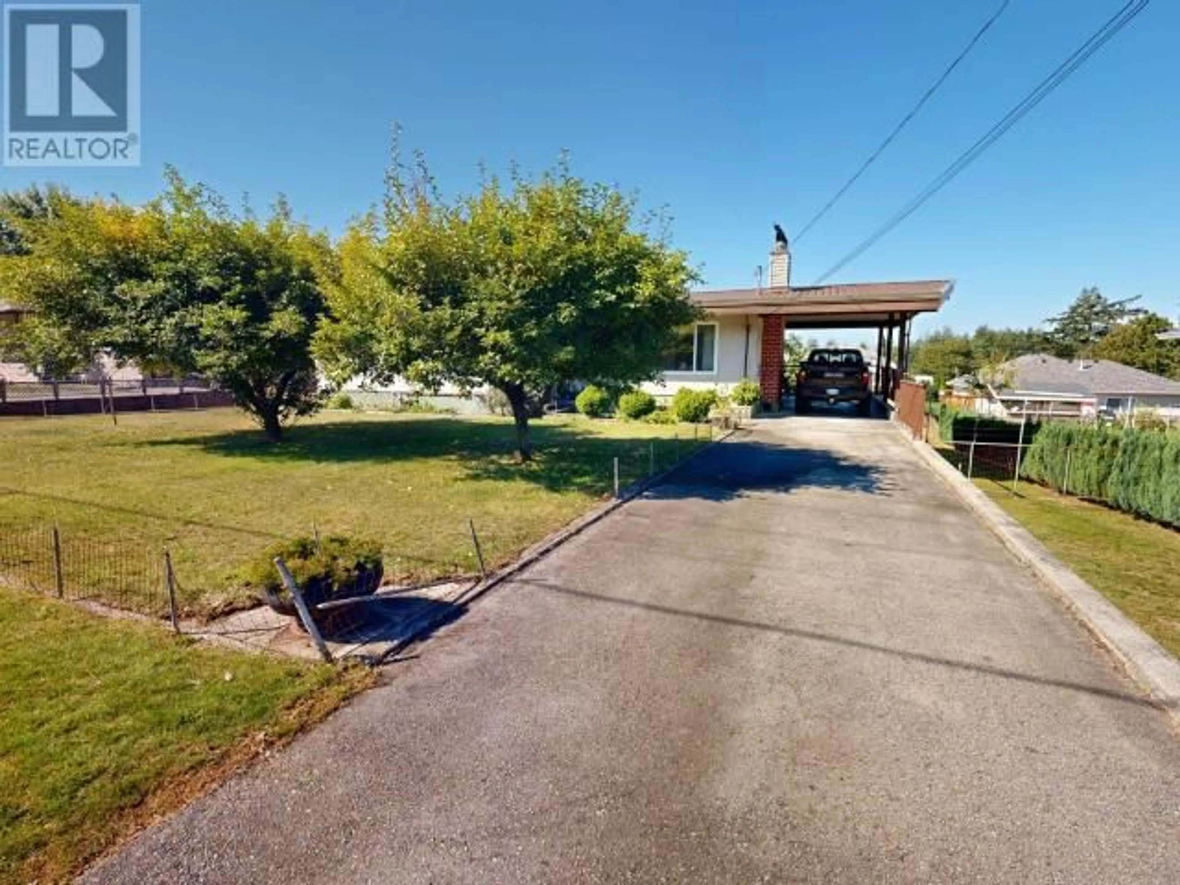 A pic from outside/outdoor area/front of a property/back of a property/a pic from drone, street for 4549 MANSON AVE, Powell River British Columbia V8A3N3