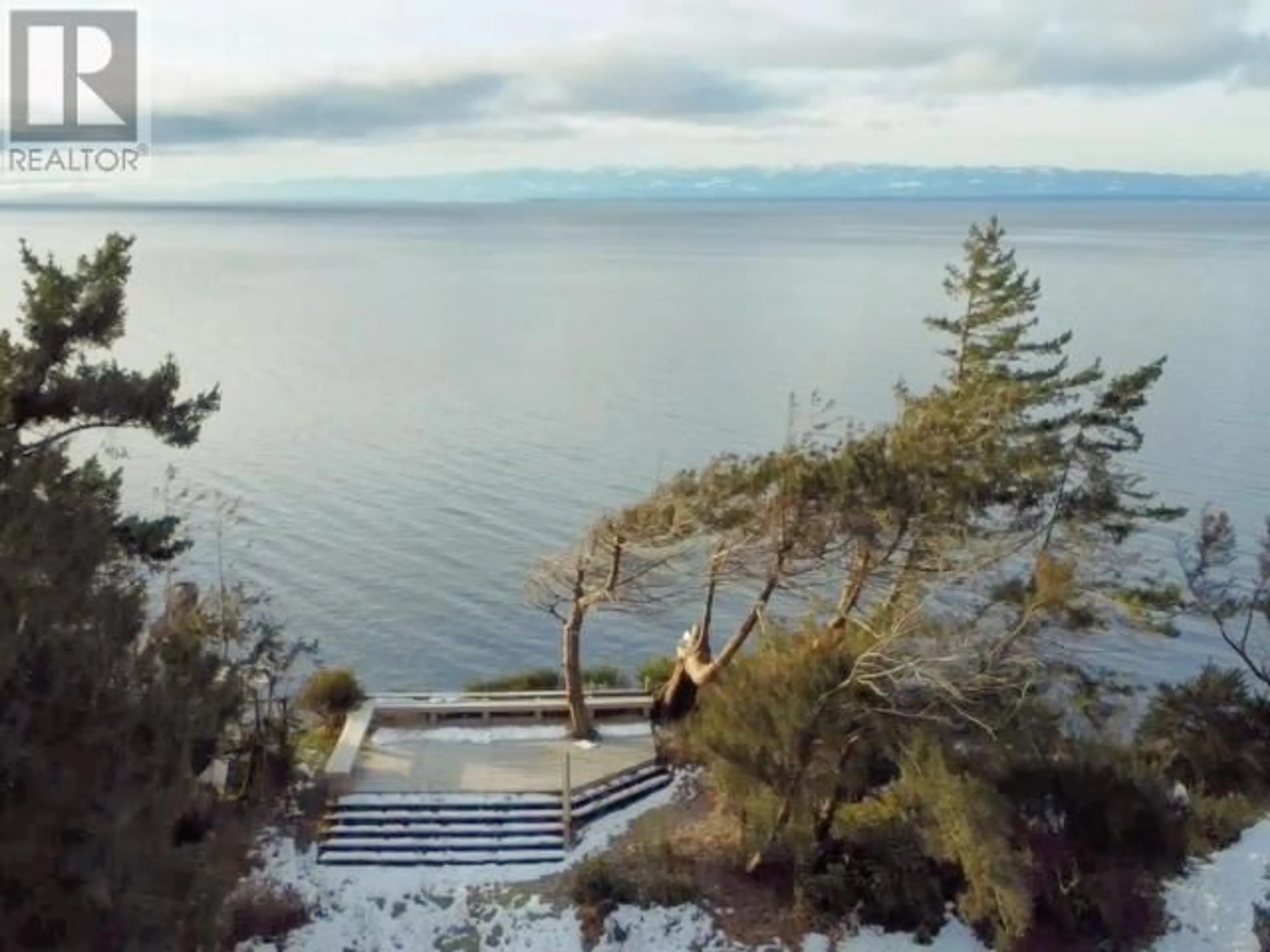 Stairs for 1900 VANCOUVER BLVD, Savary Island British Columbia V8A2G0