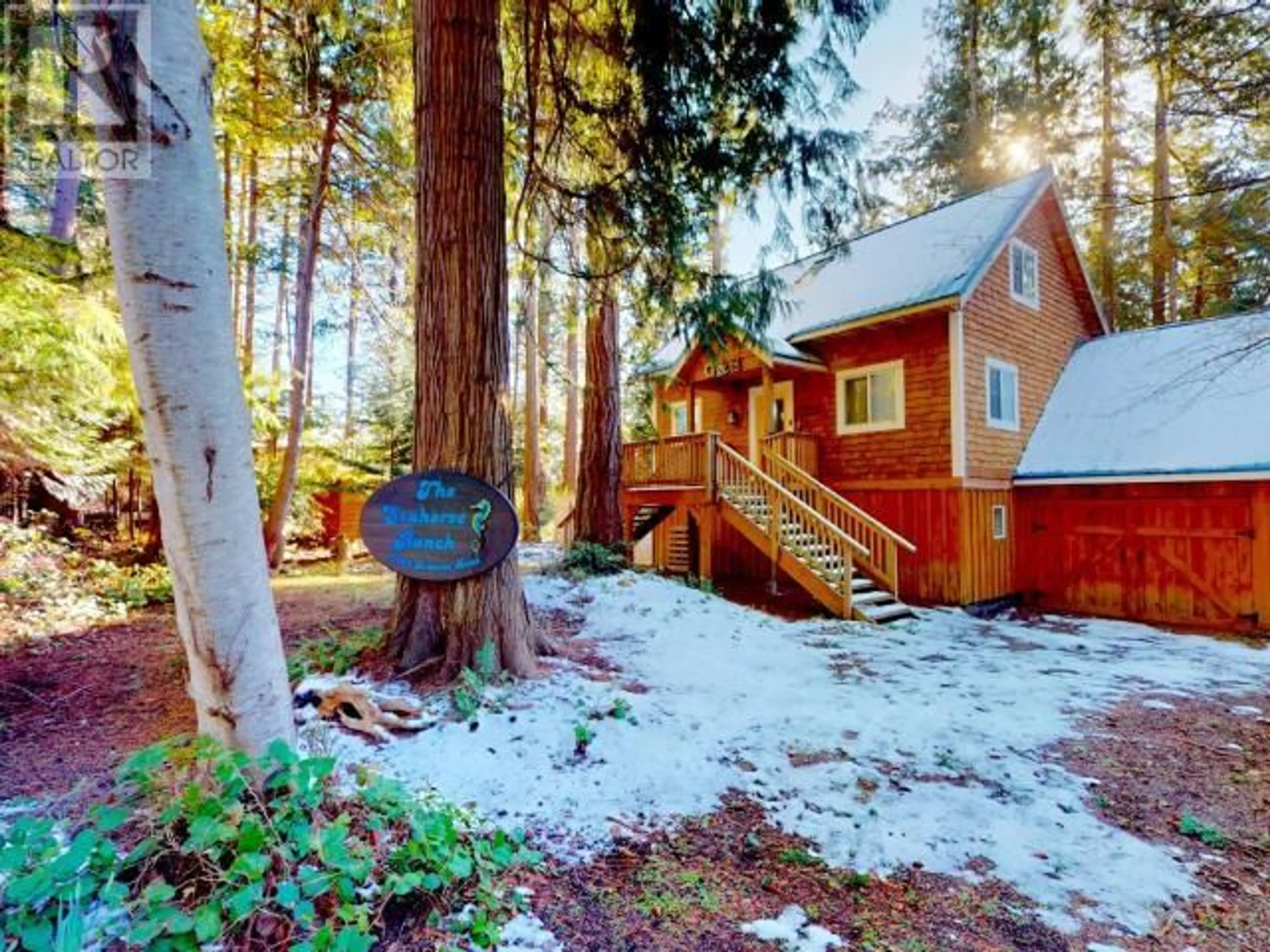A pic from outside/outdoor area/front of a property/back of a property/a pic from drone, forest/trees view for 2902 ARBUTUS LANE, Savary Island British Columbia V0N2G0