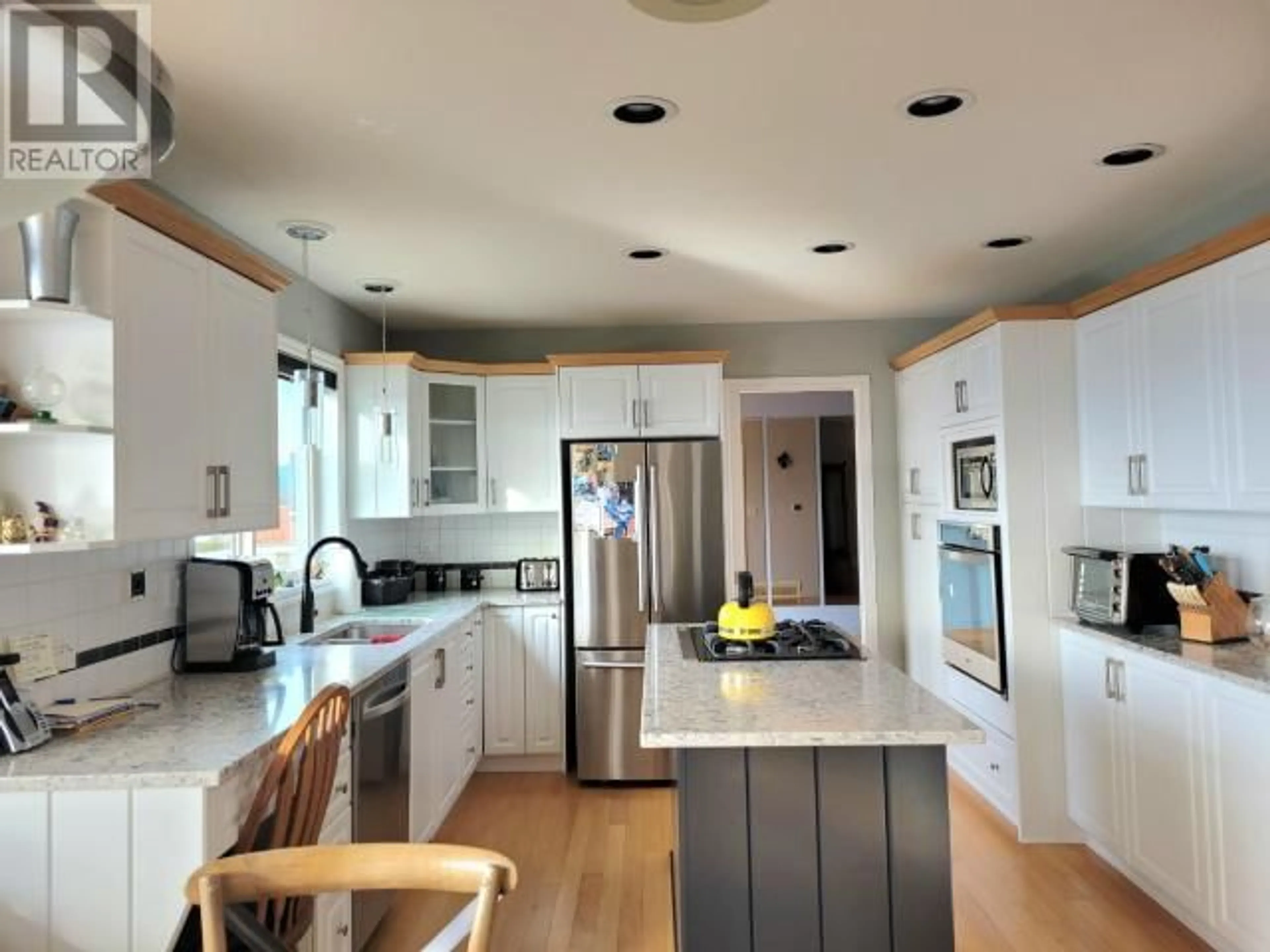 Open concept kitchen, unknown for 3777 ONTARIO AVE, Powell River British Columbia