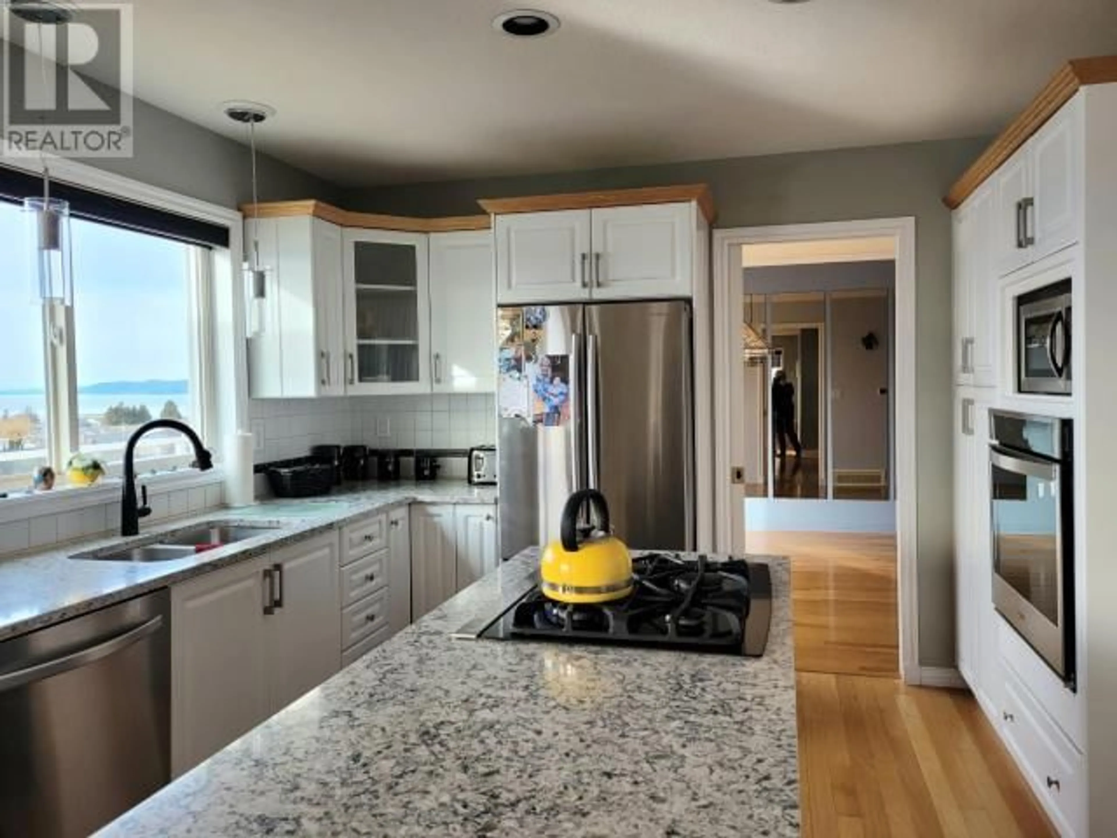 Open concept kitchen, unknown for 3777 ONTARIO AVE, Powell River British Columbia