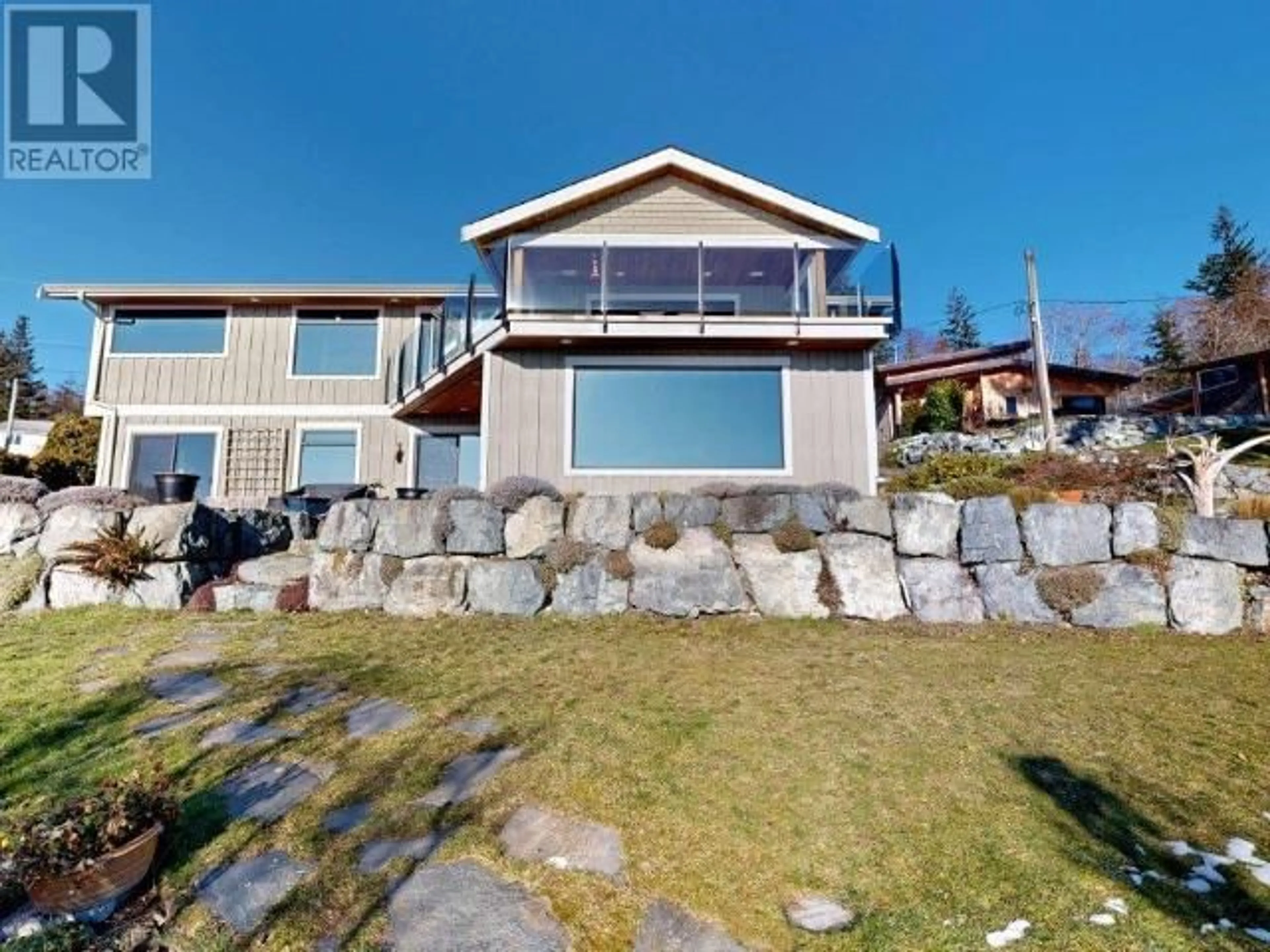 A pic from outside/outdoor area/front of a property/back of a property/a pic from drone, water/lake/river/ocean view for 8863 STARK ROAD, Powell River British Columbia V8A0H5