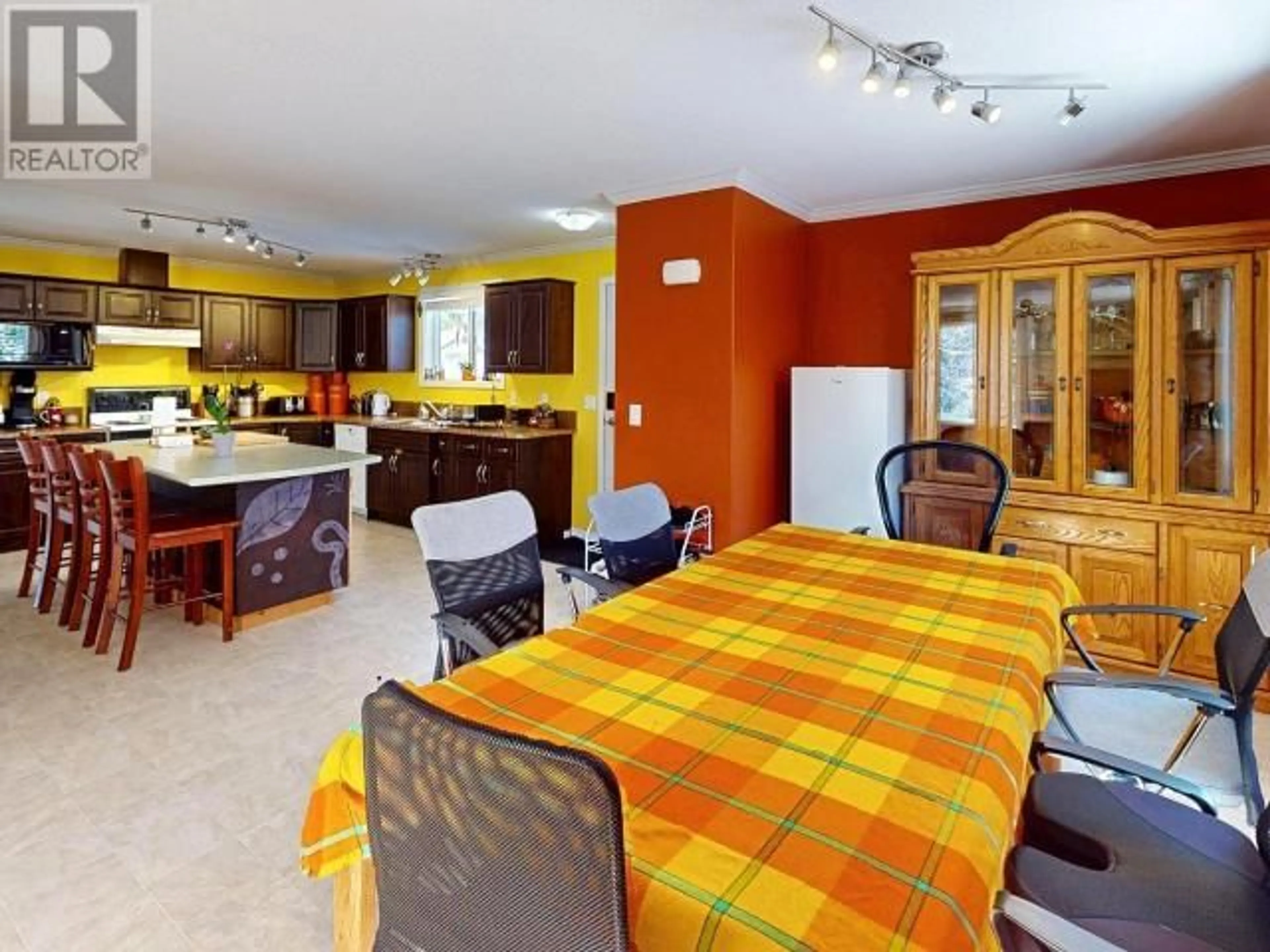 Dining room, ceramic/tile floor for 5381 HAMBER AVE, Powell River British Columbia V8A3V2