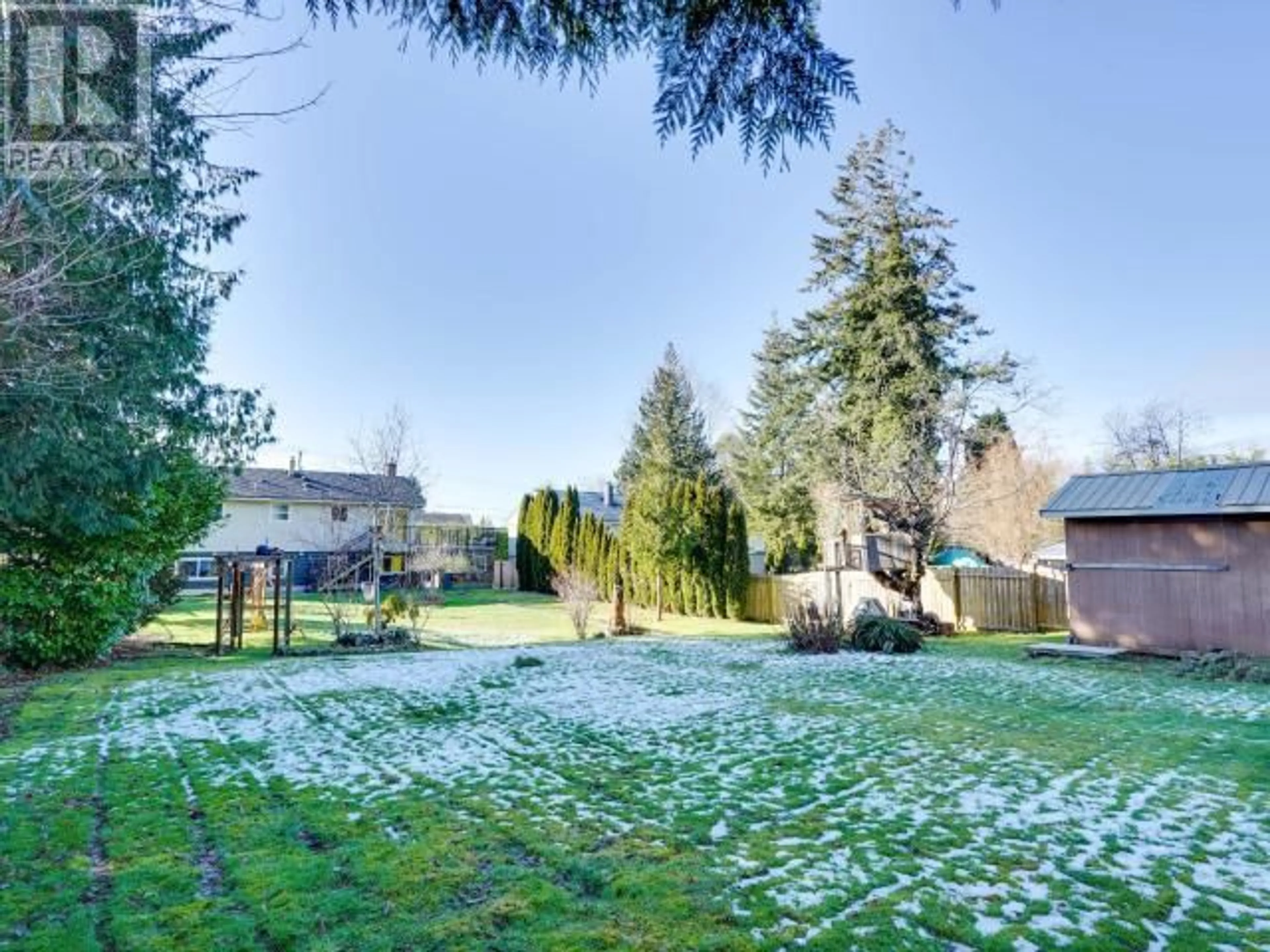 A pic from outside/outdoor area/front of a property/back of a property/a pic from drone, unknown for 4172 MANSON AVE, Powell River British Columbia V8A3M5