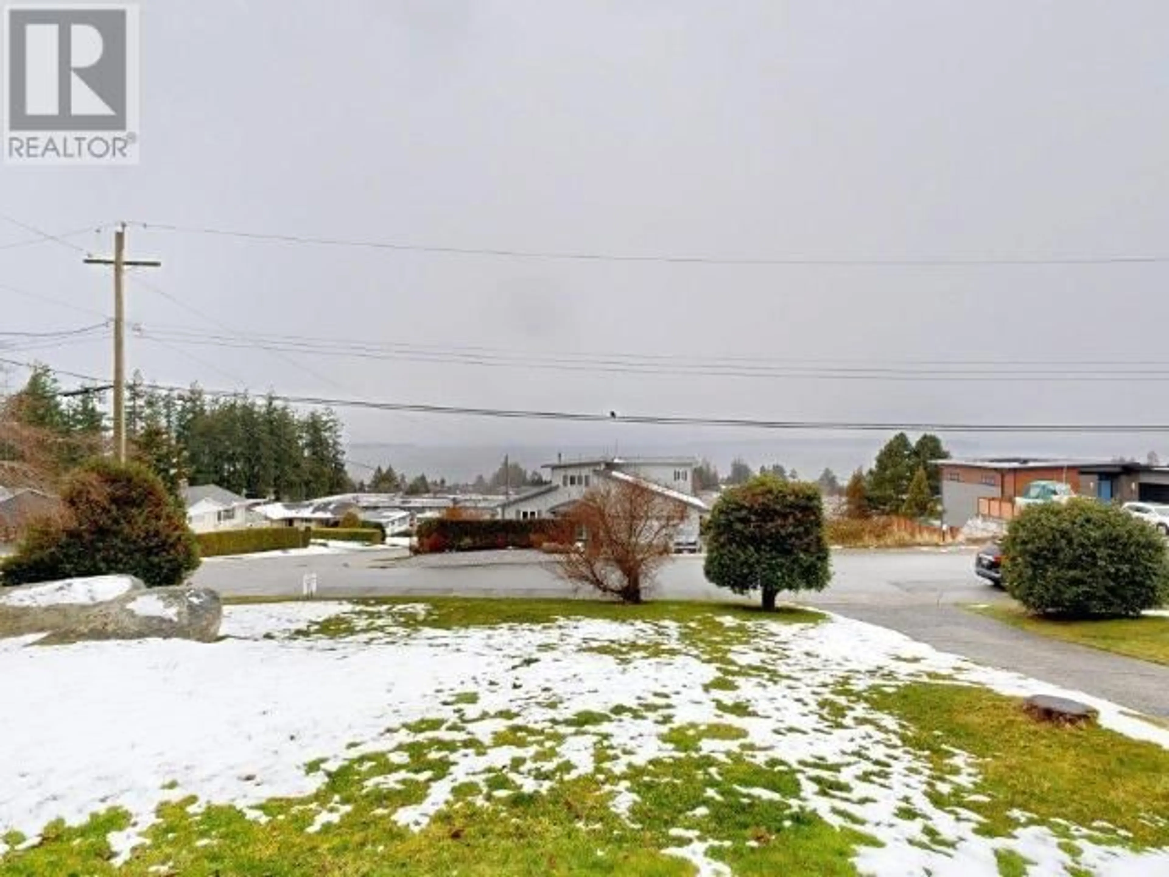 A pic from outside/outdoor area/front of a property/back of a property/a pic from drone, unknown for 4280 ONTARIO AVE, Powell River British Columbia