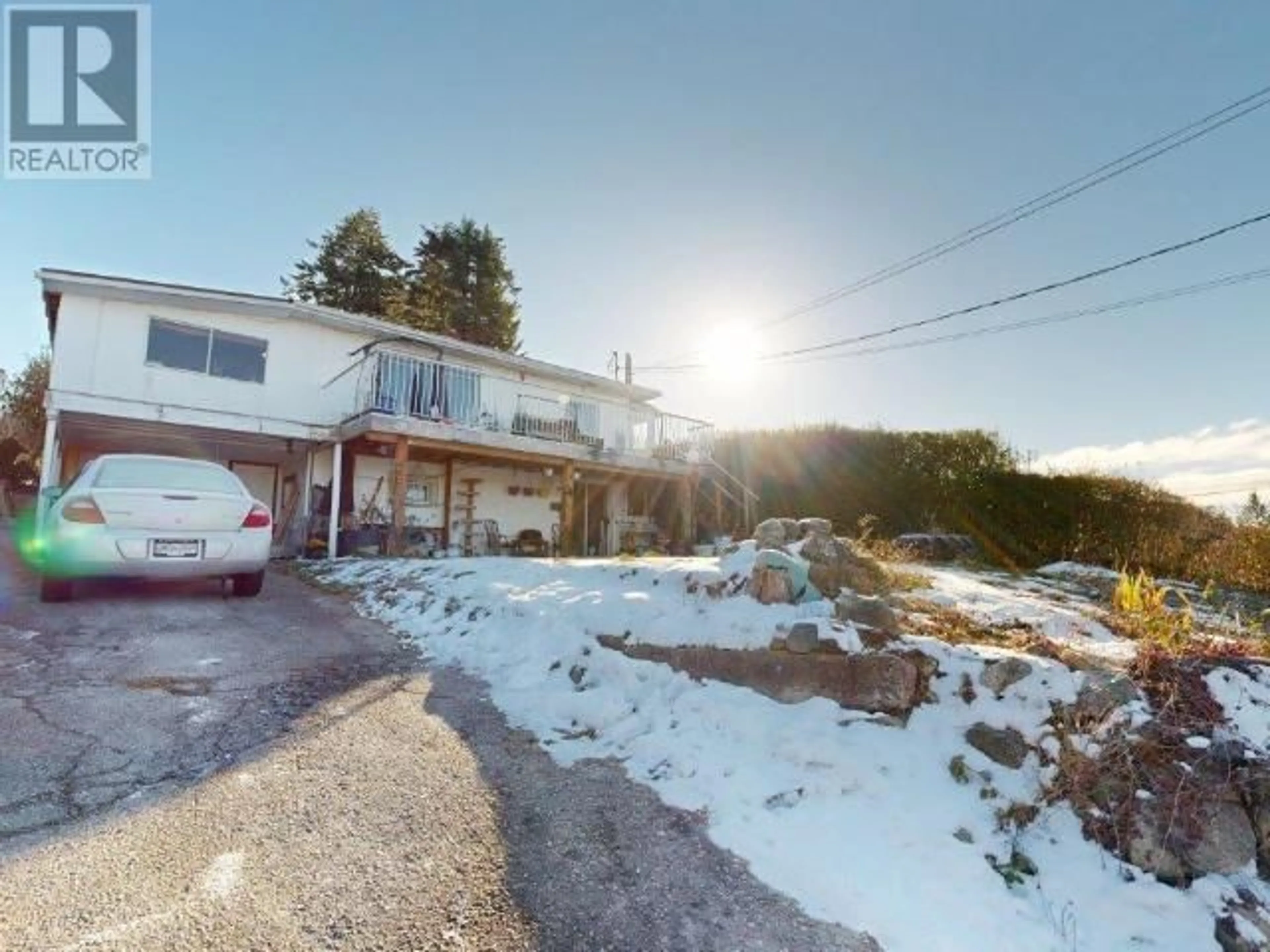 A pic from outside/outdoor area/front of a property/back of a property/a pic from drone, unknown for 4692 HARWOOD AVE, Powell River British Columbia V8A2R3