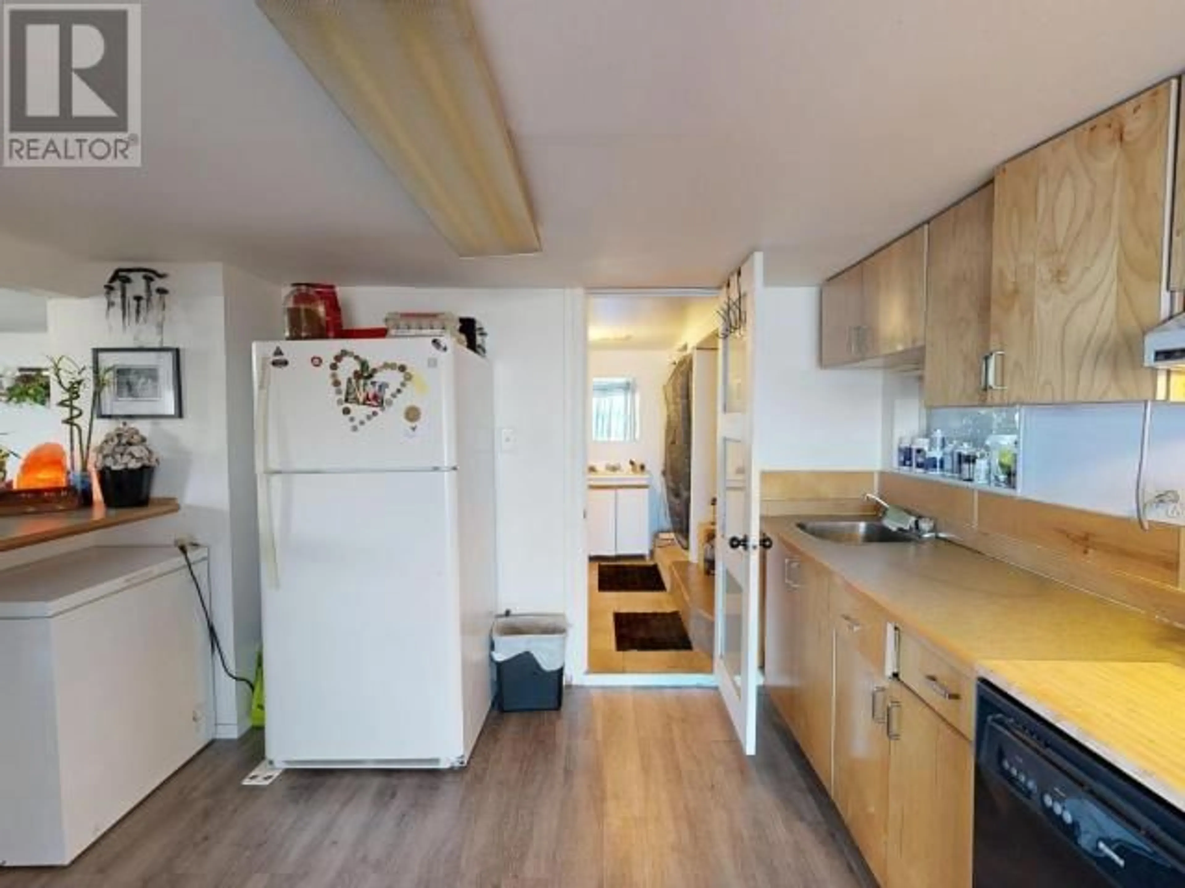 Standard kitchen, wood/laminate floor for 4692 HARWOOD AVE, Powell River British Columbia V8A2R3