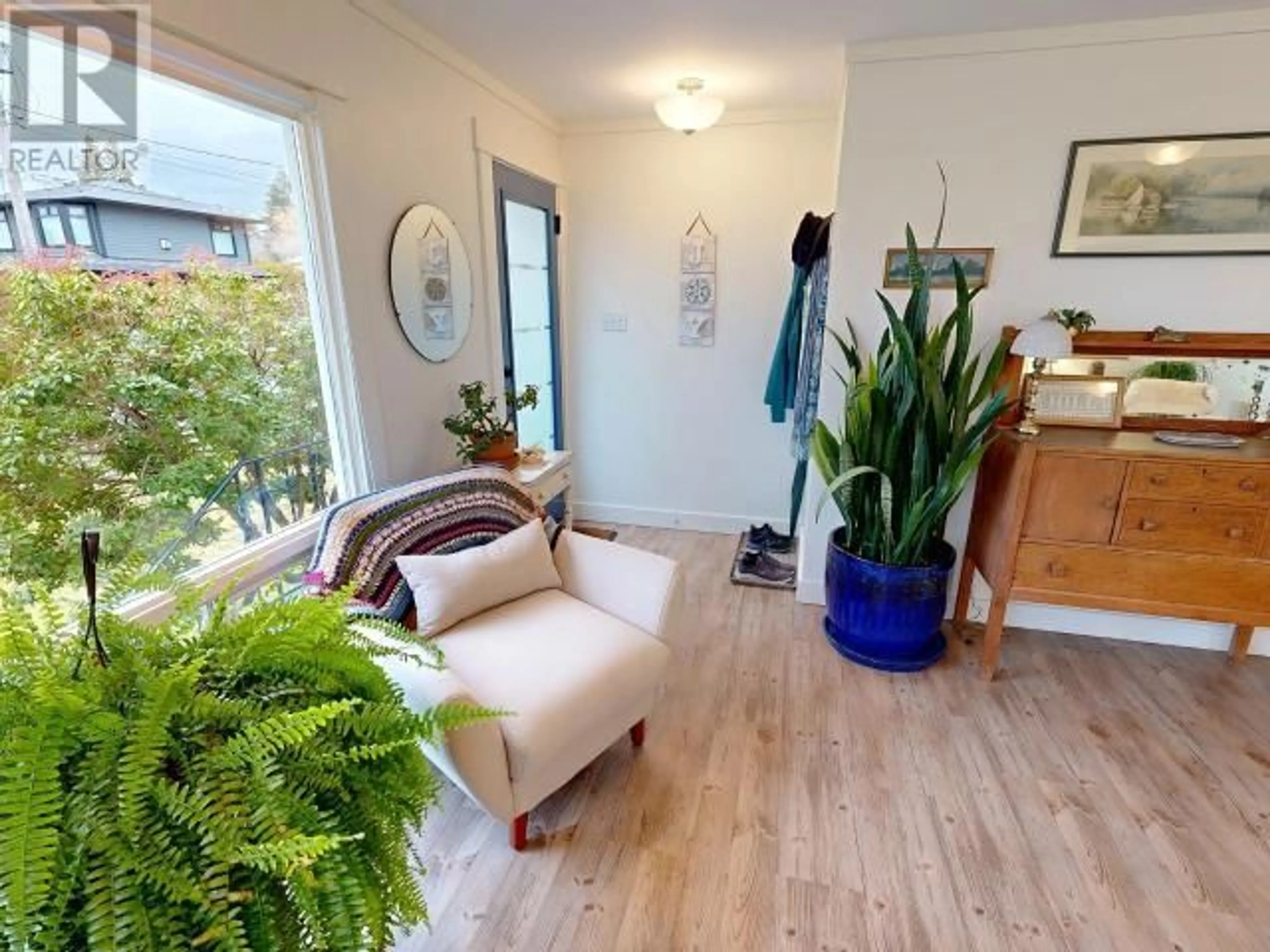 Indoor entryway for 6858 GERRARD STREET, Powell River British Columbia