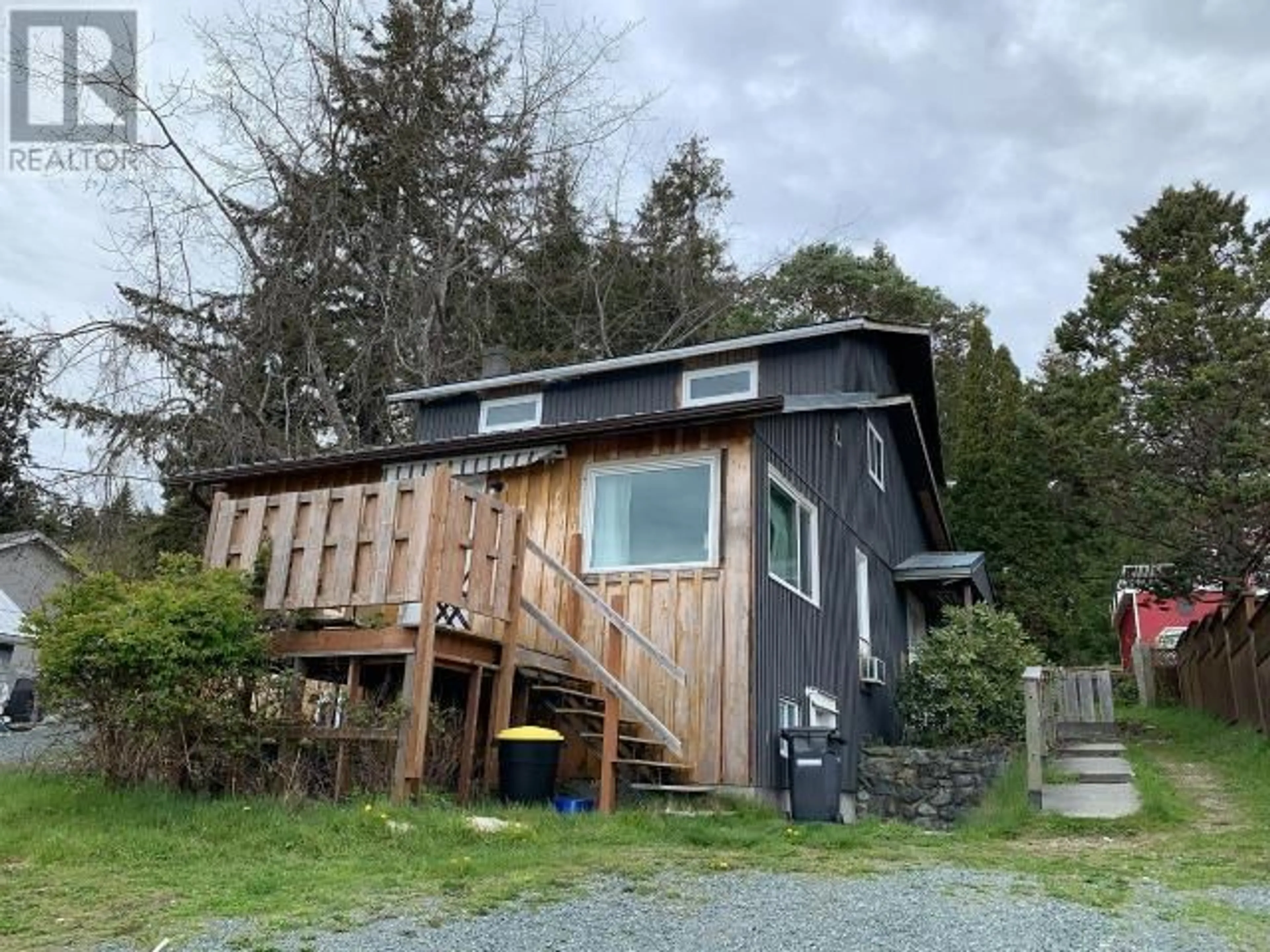 A pic from outside/outdoor area/front of a property/back of a property/a pic from drone, unknown for 6777 CRANBERRY STREET, Powell River British Columbia V8A3Z3