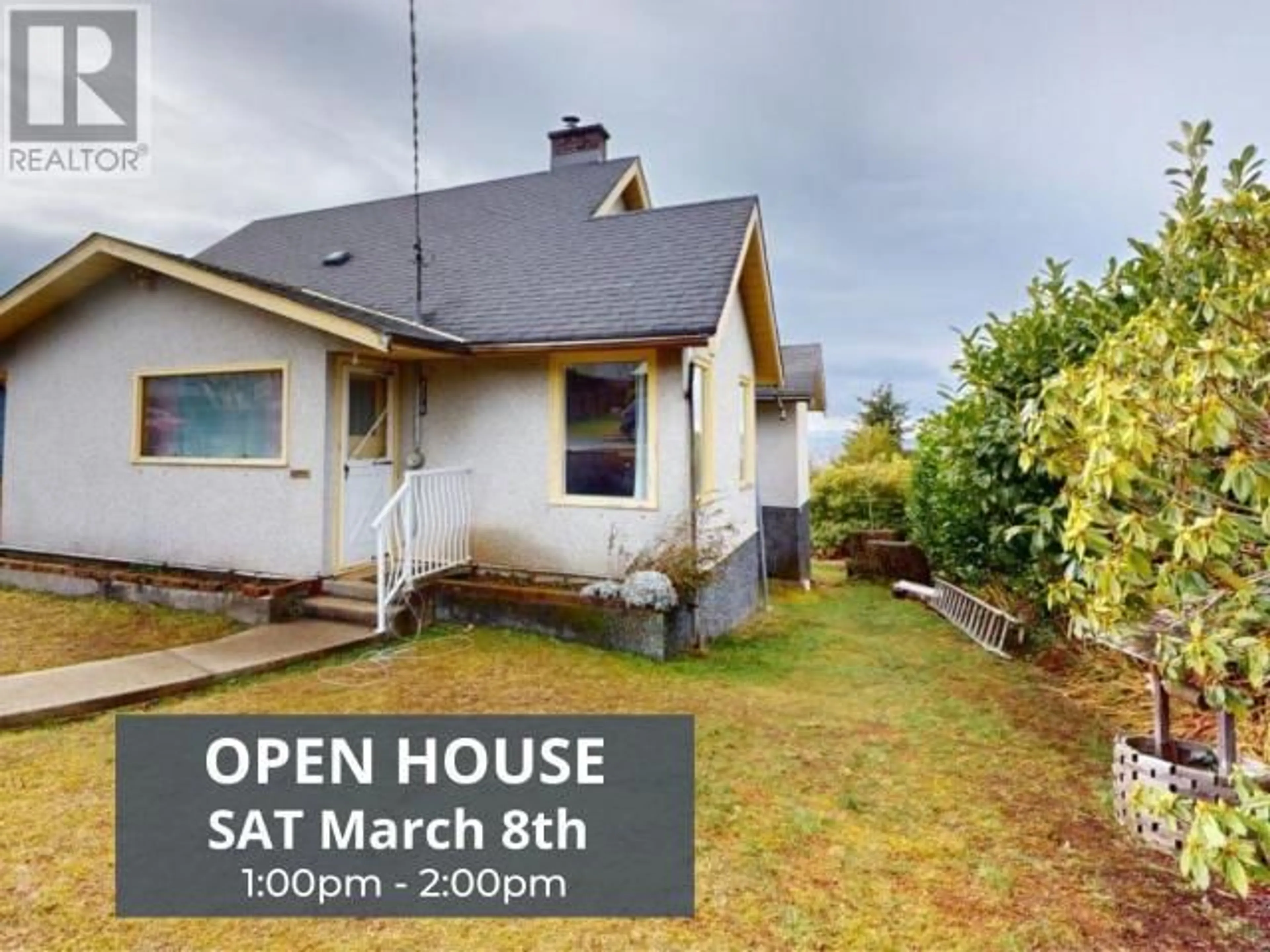 A pic from outside/outdoor area/front of a property/back of a property/a pic from drone, street for 4579 HARVIE AVE, Powell River British Columbia