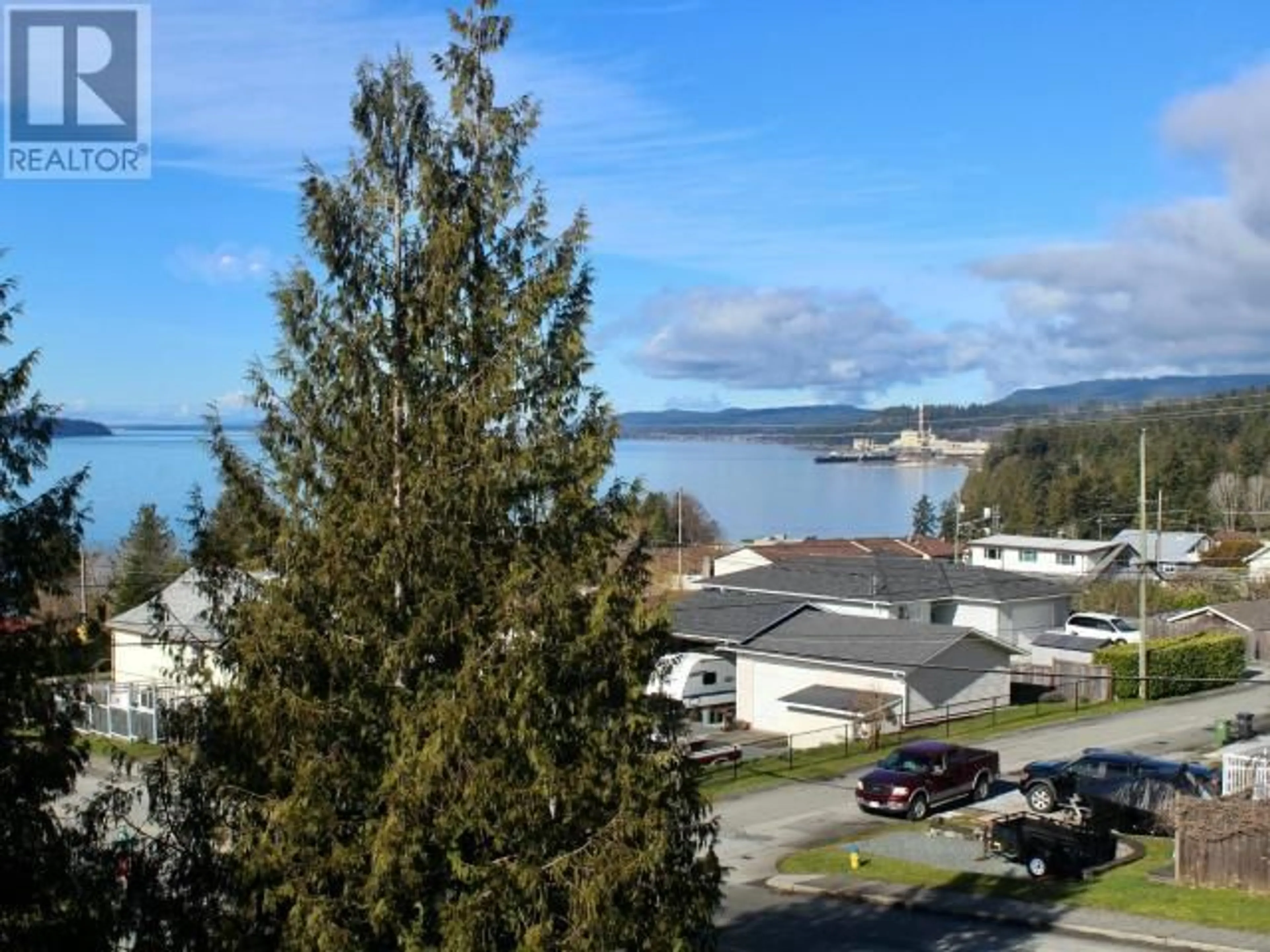 A pic from outside/outdoor area/front of a property/back of a property/a pic from drone, water/lake/river/ocean view for 302-6900 BURNABY STREET, Powell River British Columbia V8A1Y9