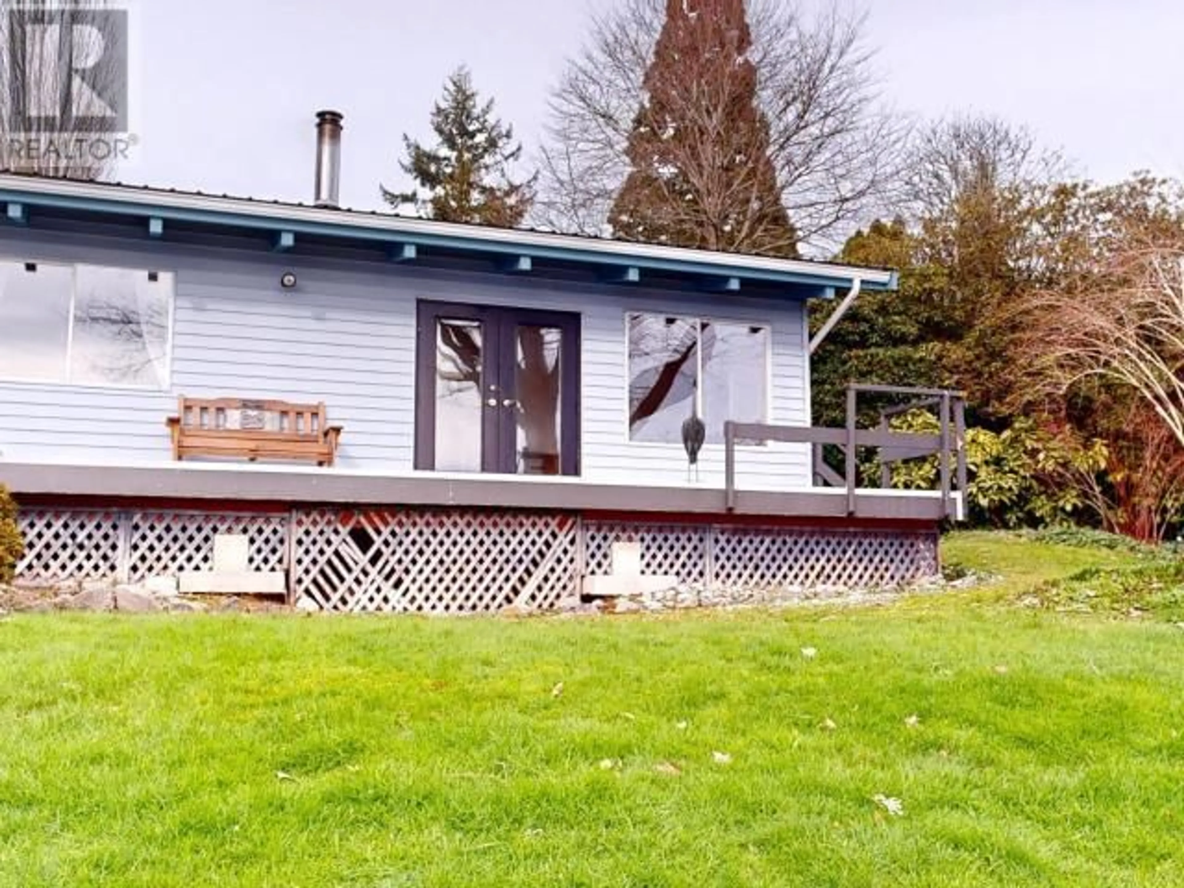 A pic from outside/outdoor area/front of a property/back of a property/a pic from drone, unknown for 10989 DUNLOP ROAD, Powell River British Columbia