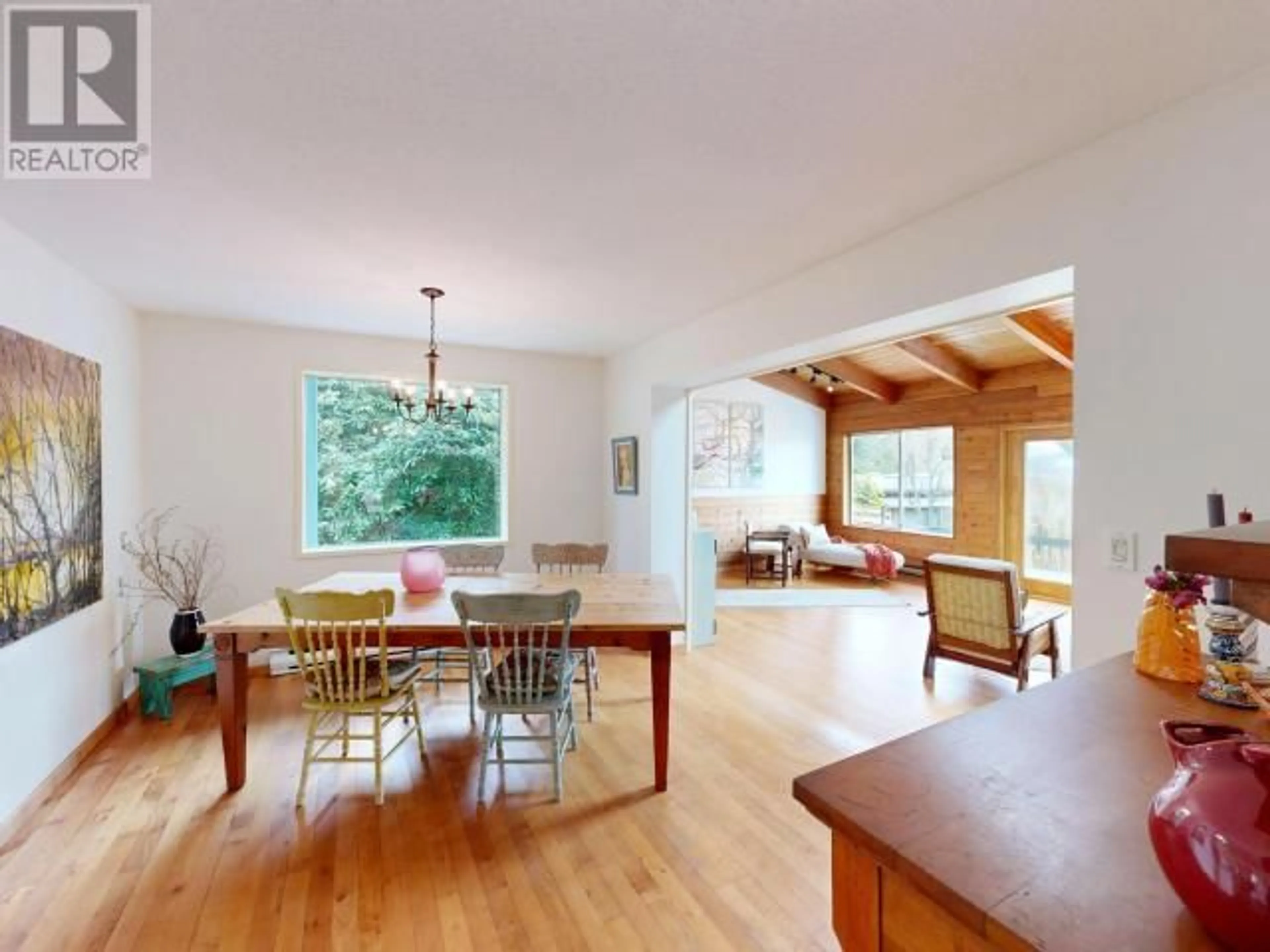 Dining room, wood/laminate floor for 10989 DUNLOP ROAD, Powell River British Columbia