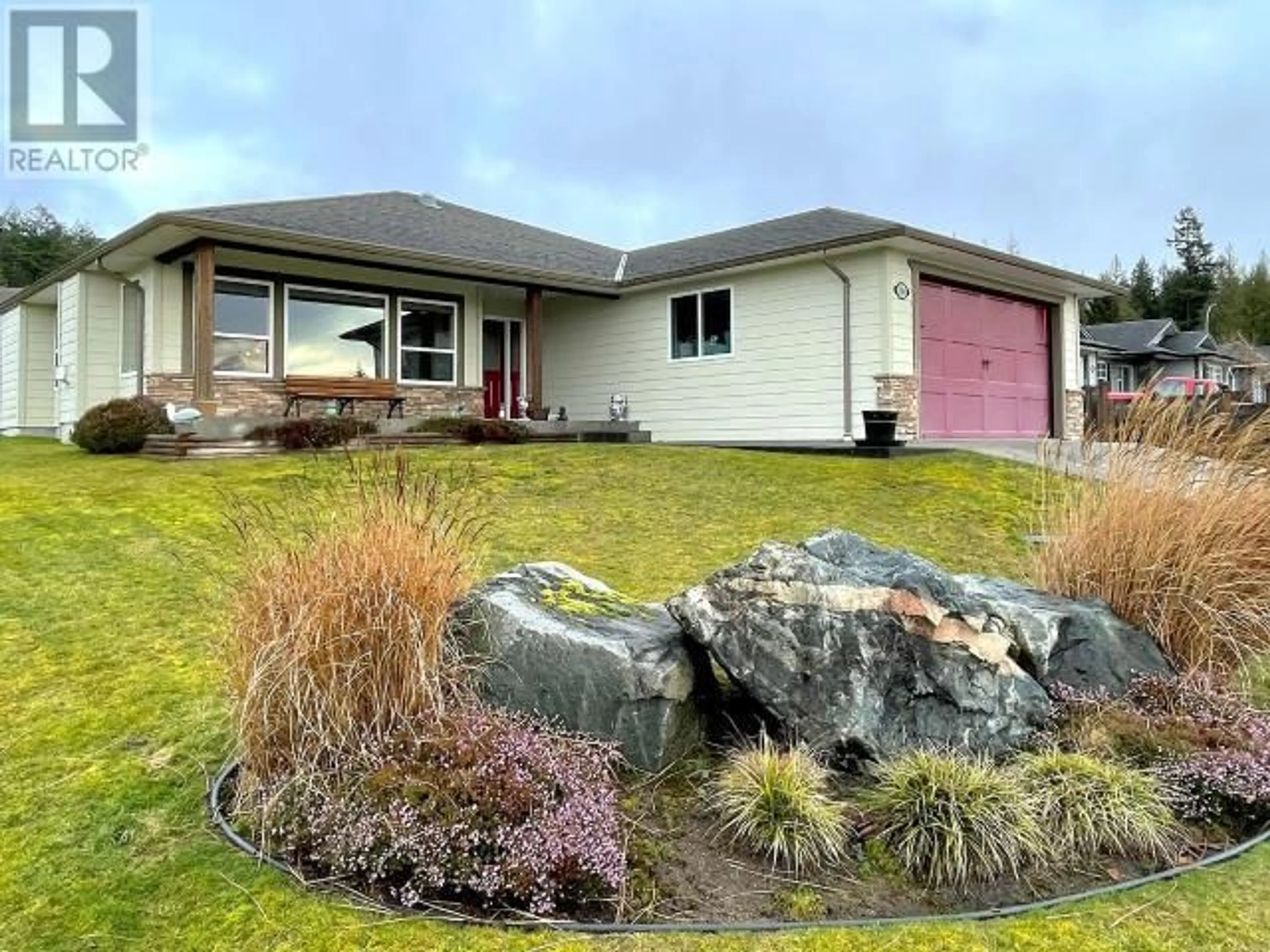 Home with vinyl exterior material, unknown for 4264 BOWNESS AVE, Powell River British Columbia