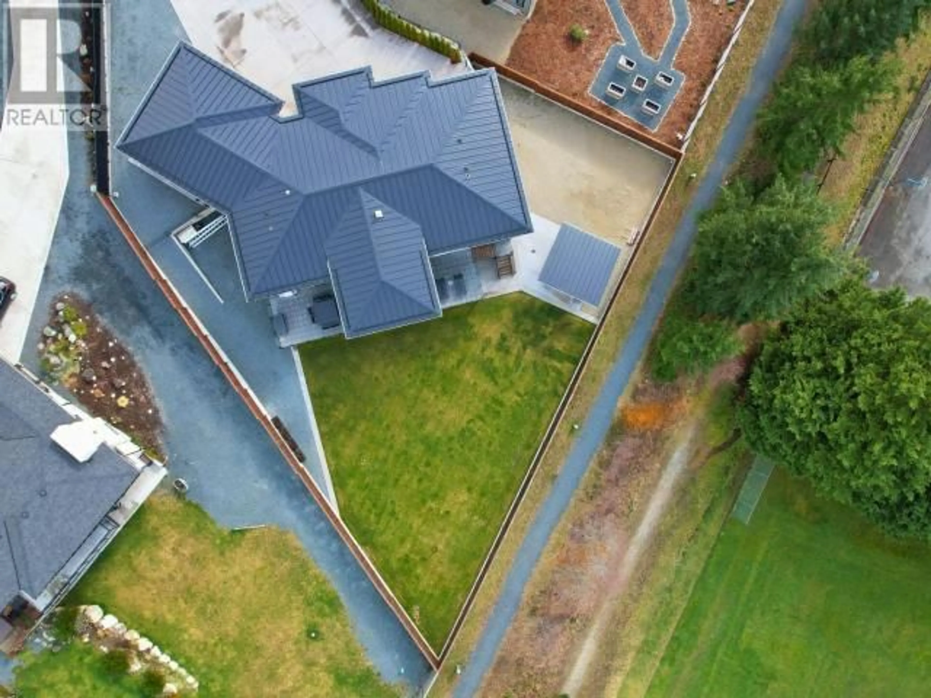 A pic from outside/outdoor area/front of a property/back of a property/a pic from drone, unknown for 3949 EAGLE RIDGE PLACE, Powell River British Columbia V8A0A7