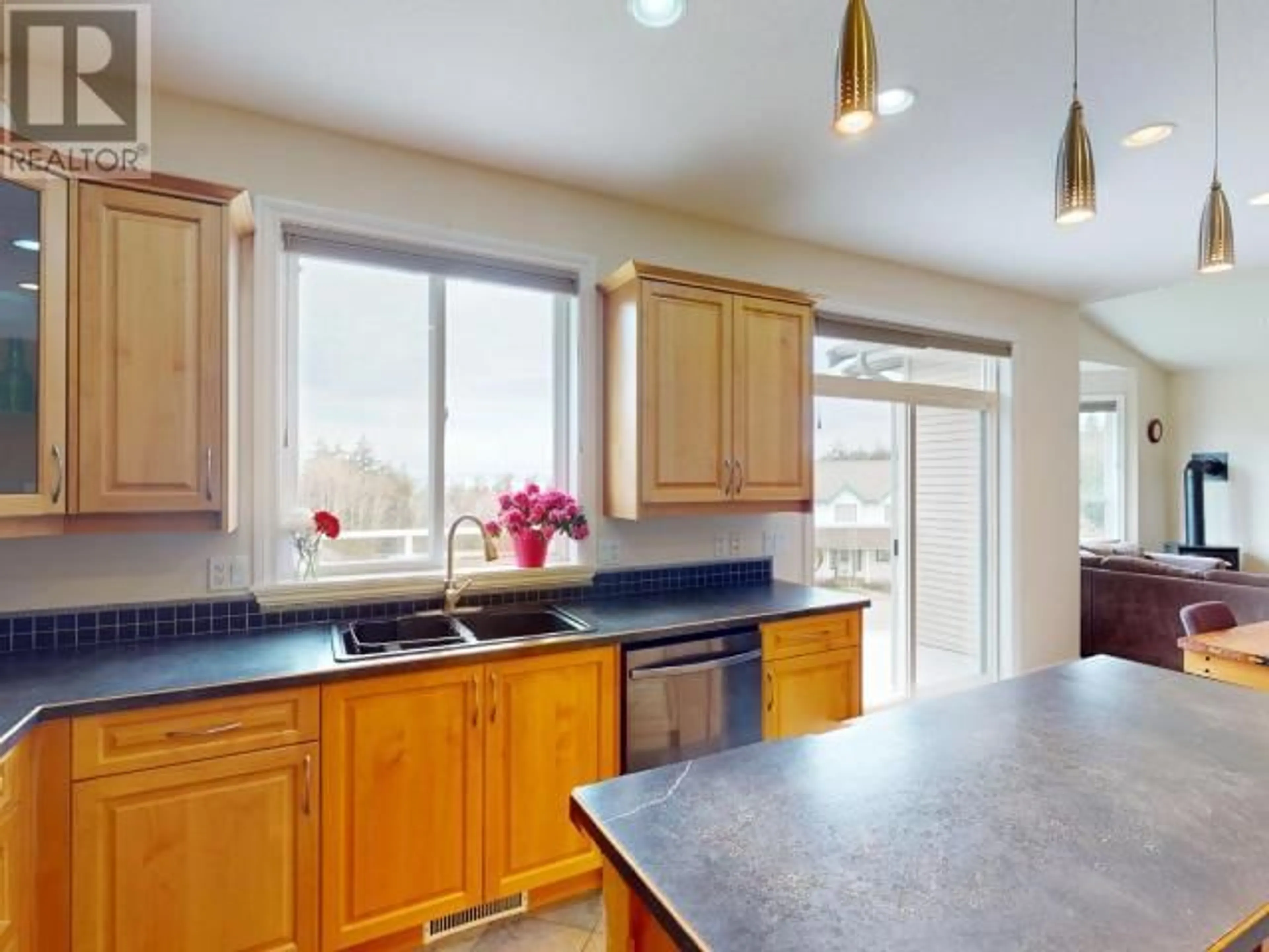 Open concept kitchen, unknown for 4836 LESLEY CRES, Powell River British Columbia