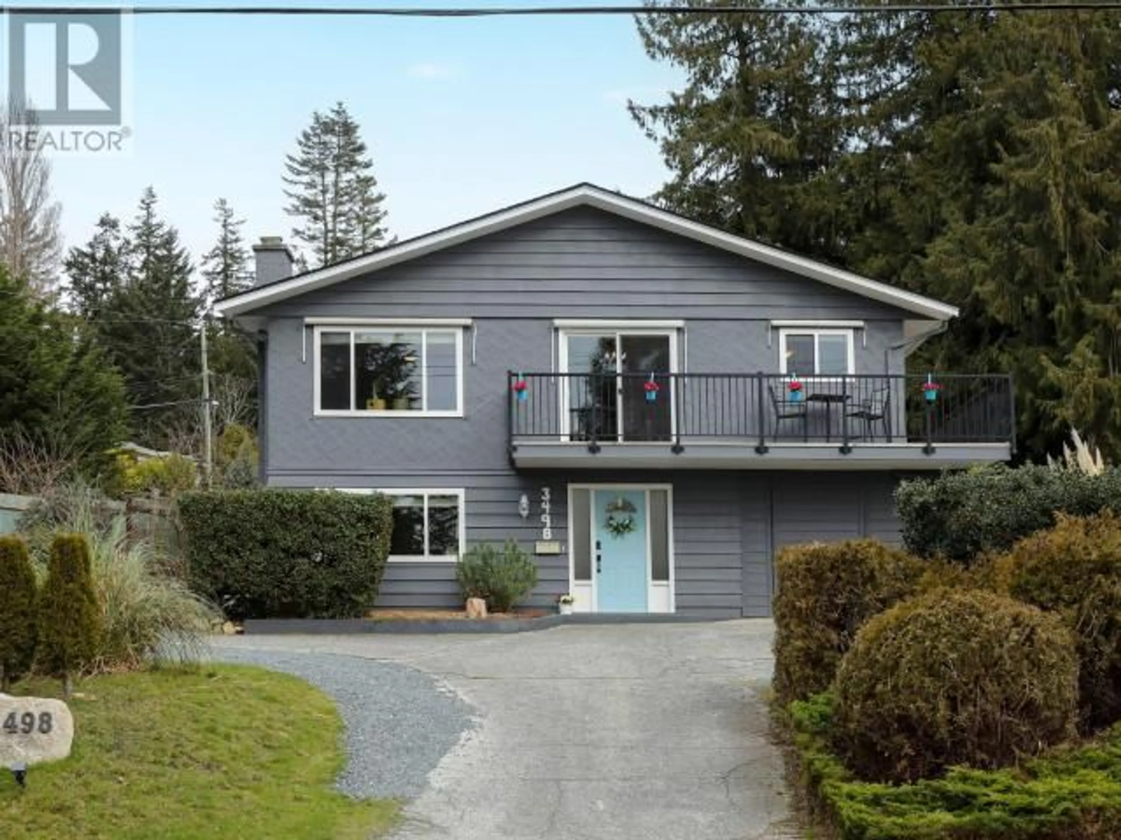 Home with vinyl exterior material, street for 3498 MARINE AVE, Powell River British Columbia V8A2H4