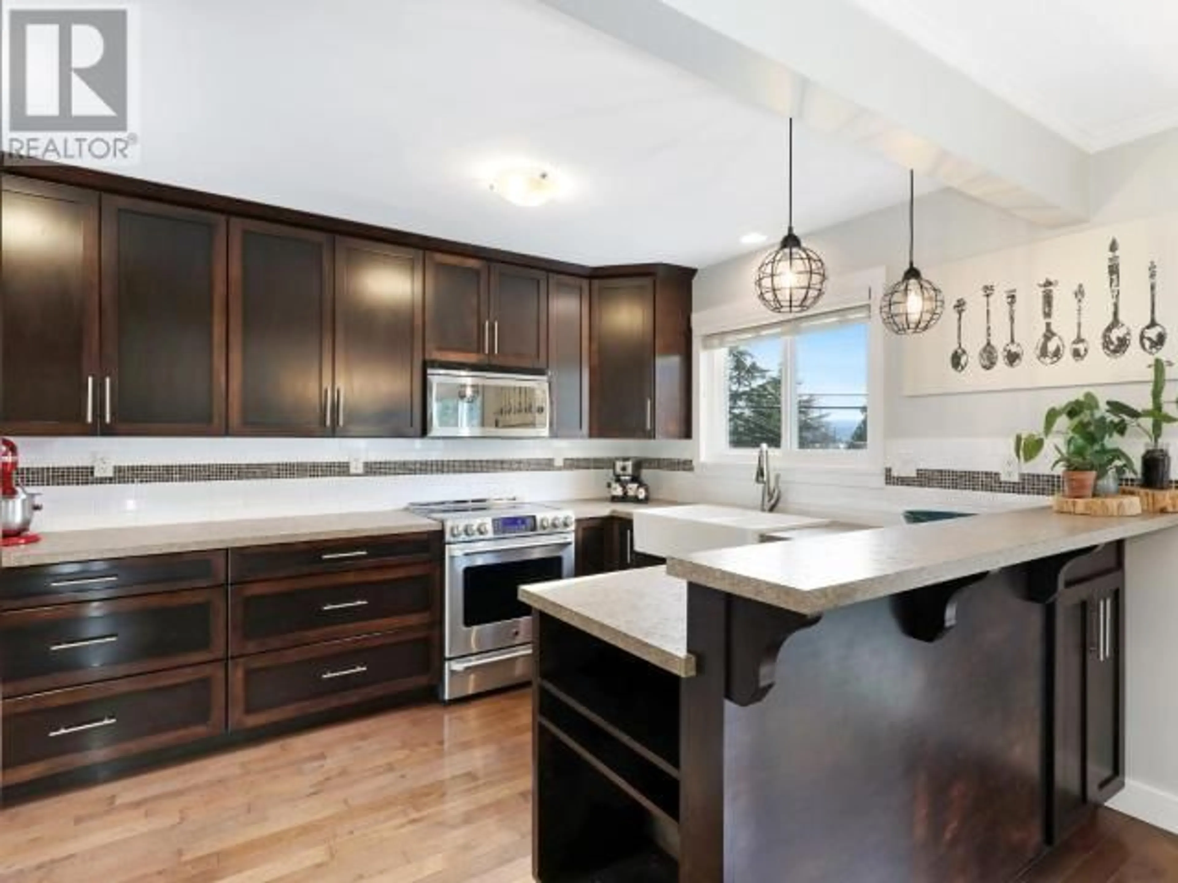 Open concept kitchen, unknown for 3498 MARINE AVE, Powell River British Columbia V8A2H4