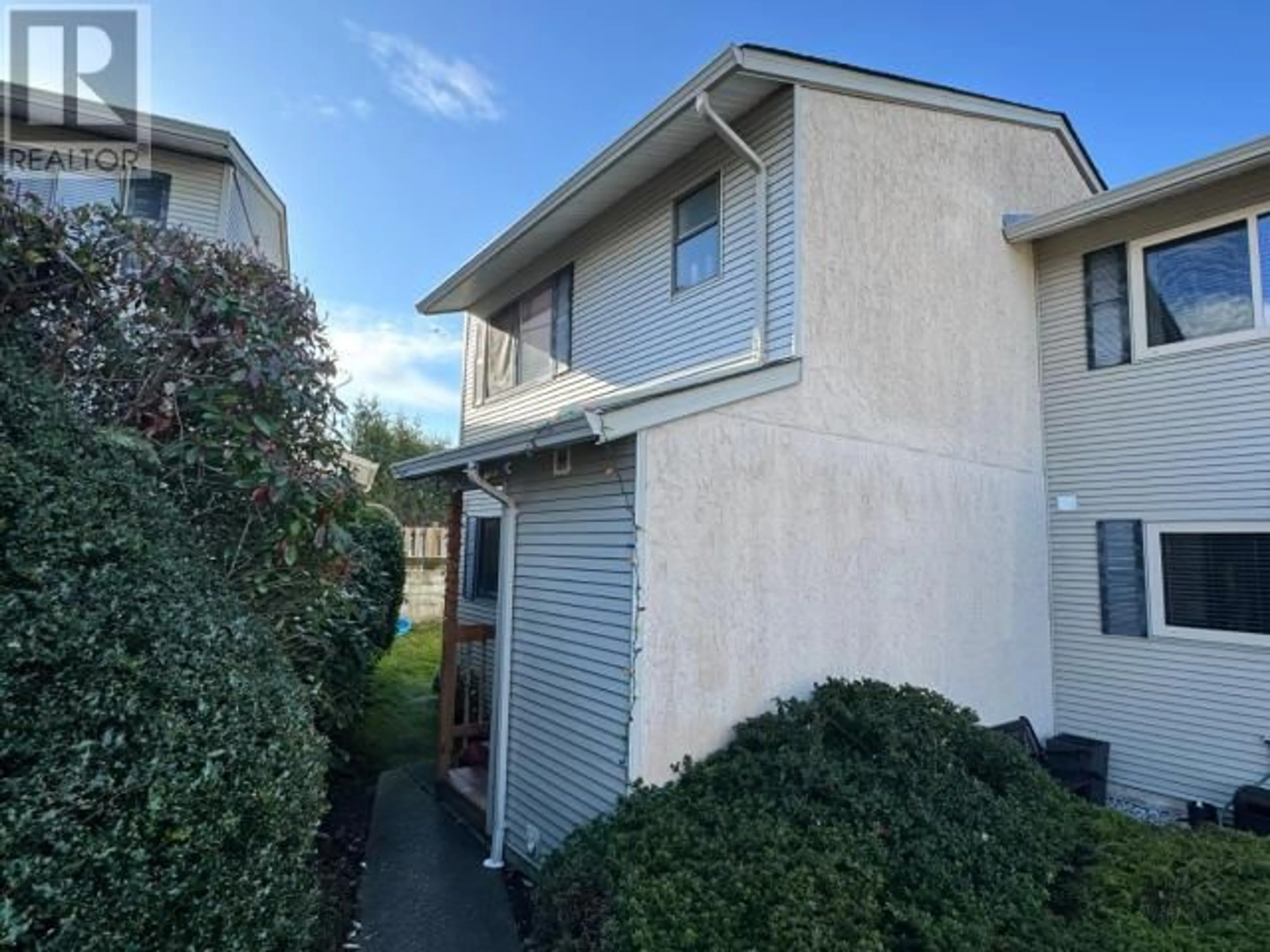 A pic from outside/outdoor area/front of a property/back of a property/a pic from drone, street for 20-3870 JOYCE AVE, Powell River British Columbia V8A2Z1