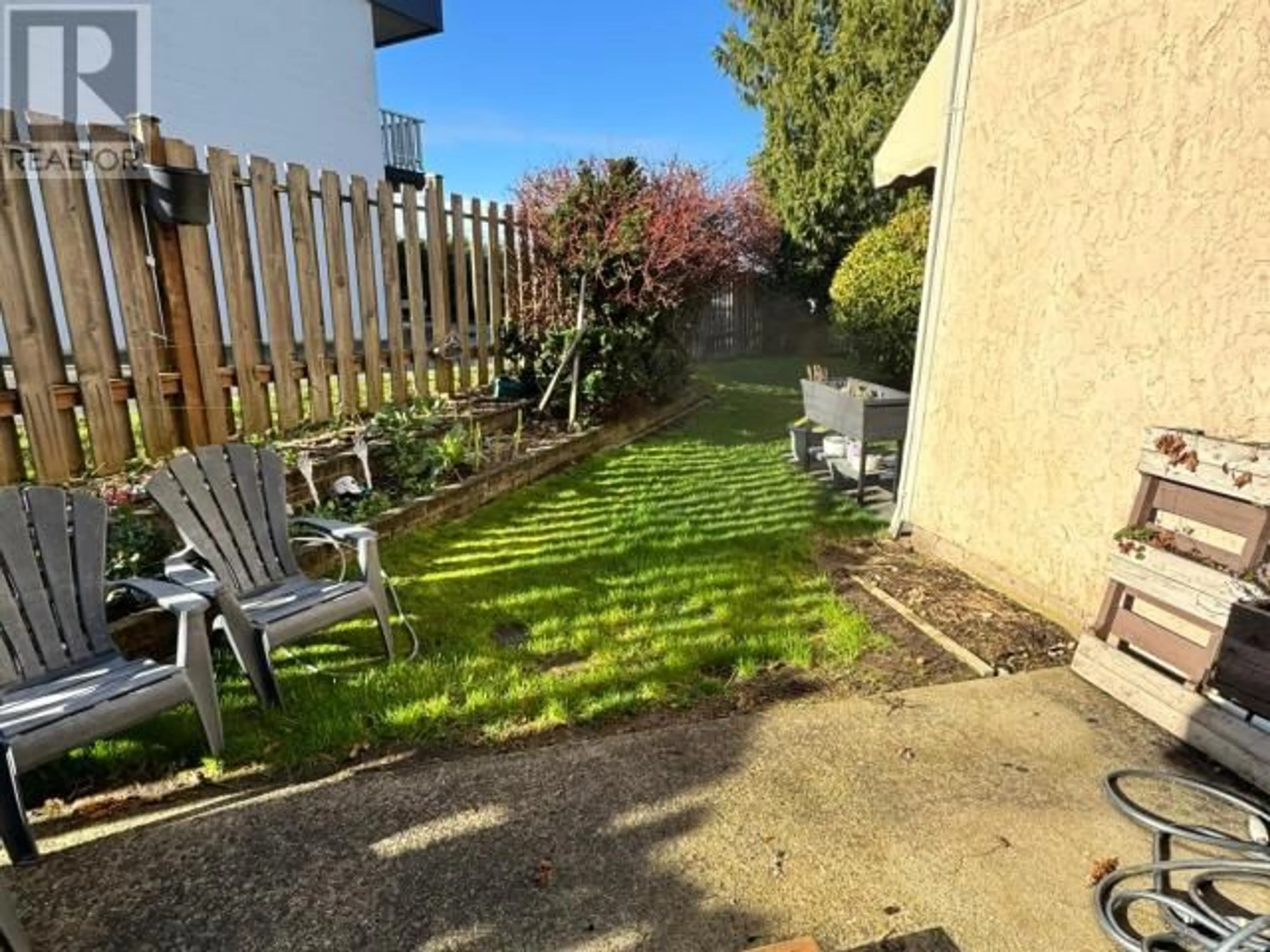 A pic from outside/outdoor area/front of a property/back of a property/a pic from drone, street for 20-3870 JOYCE AVE, Powell River British Columbia V8A2Z1