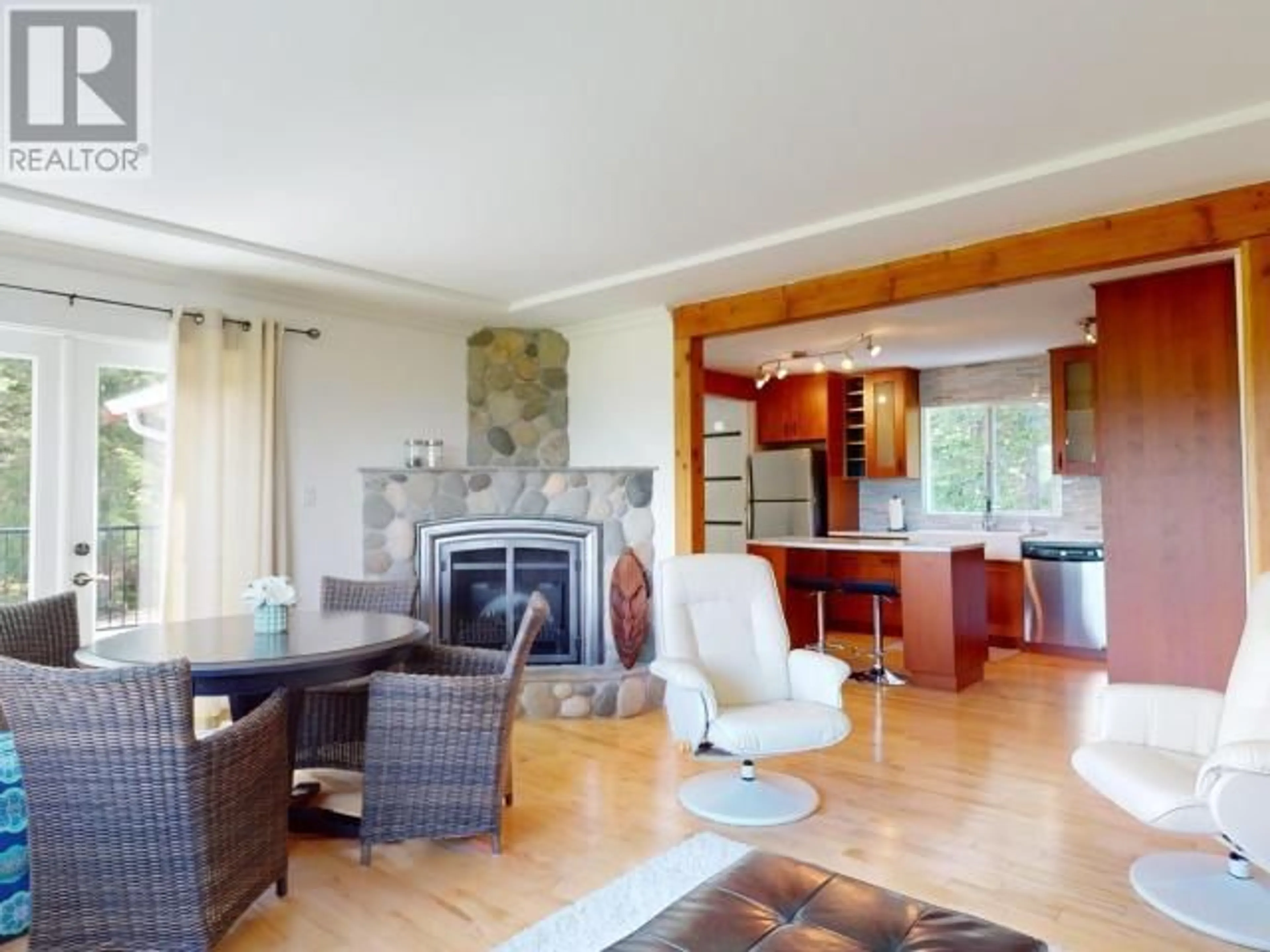 Living room with furniture, wood/laminate floor for 2389 WALL STREET, Texada Island British Columbia V0N3K0