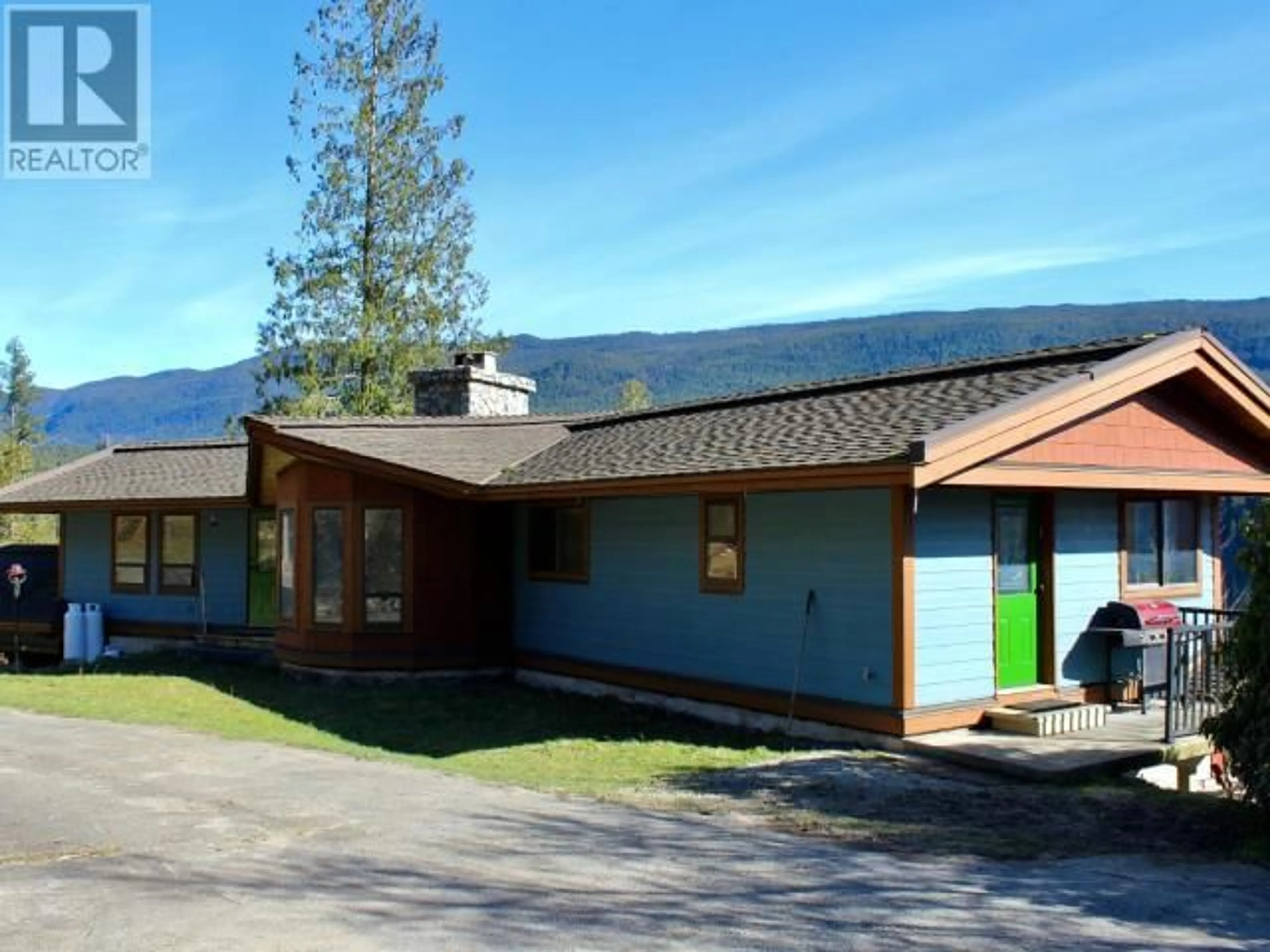 Home with vinyl exterior material, mountain view for 2870 DANGIO ROAD, Powell River British Columbia V8A0G3