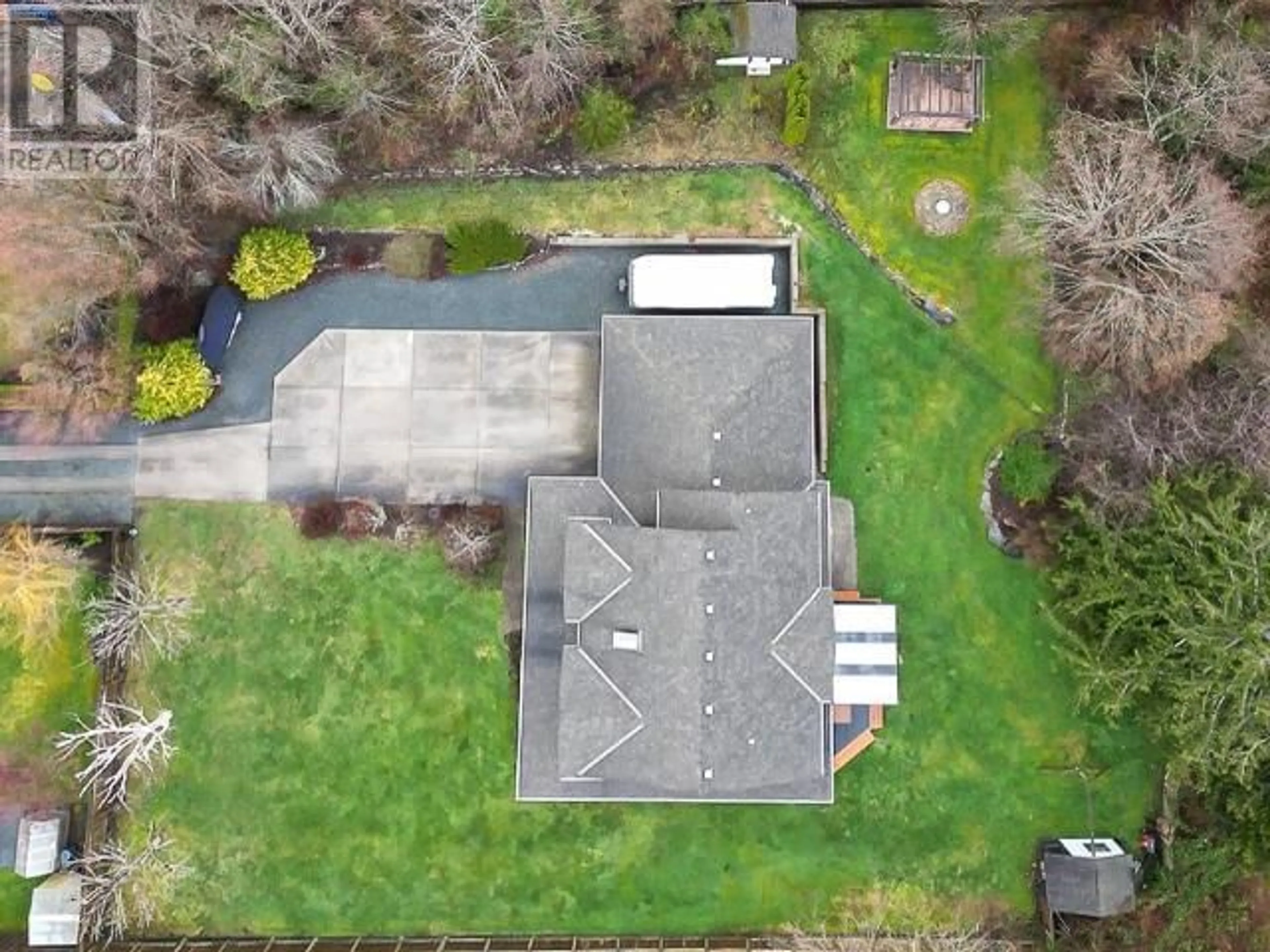 A pic from outside/outdoor area/front of a property/back of a property/a pic from drone, unknown for 7160 KEMANO STREET, Powell River British Columbia V8A1L9