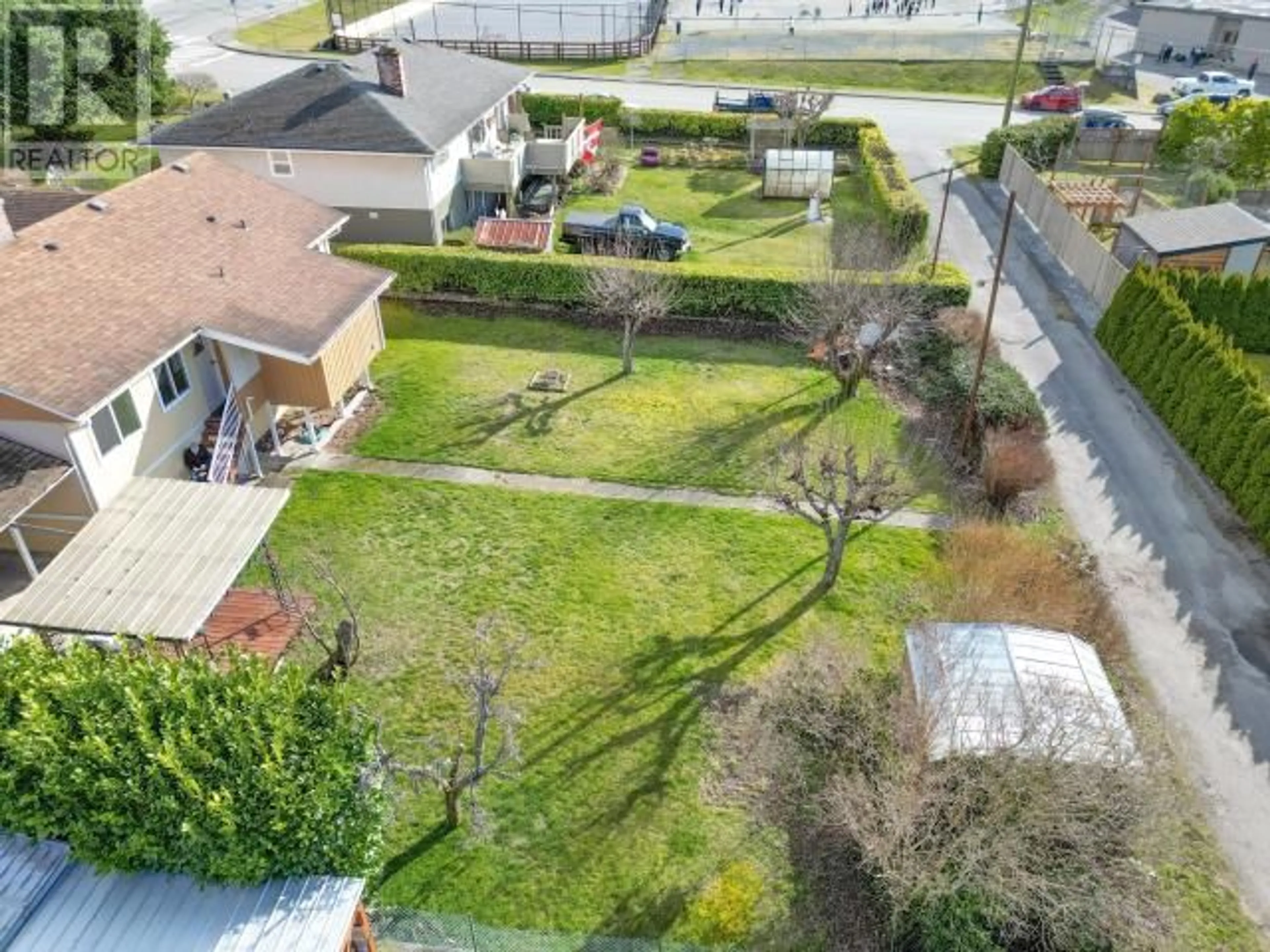 A pic from outside/outdoor area/front of a property/back of a property/a pic from drone, unknown for 3609 JOYCE AVE, Powell River British Columbia V8A2Y7