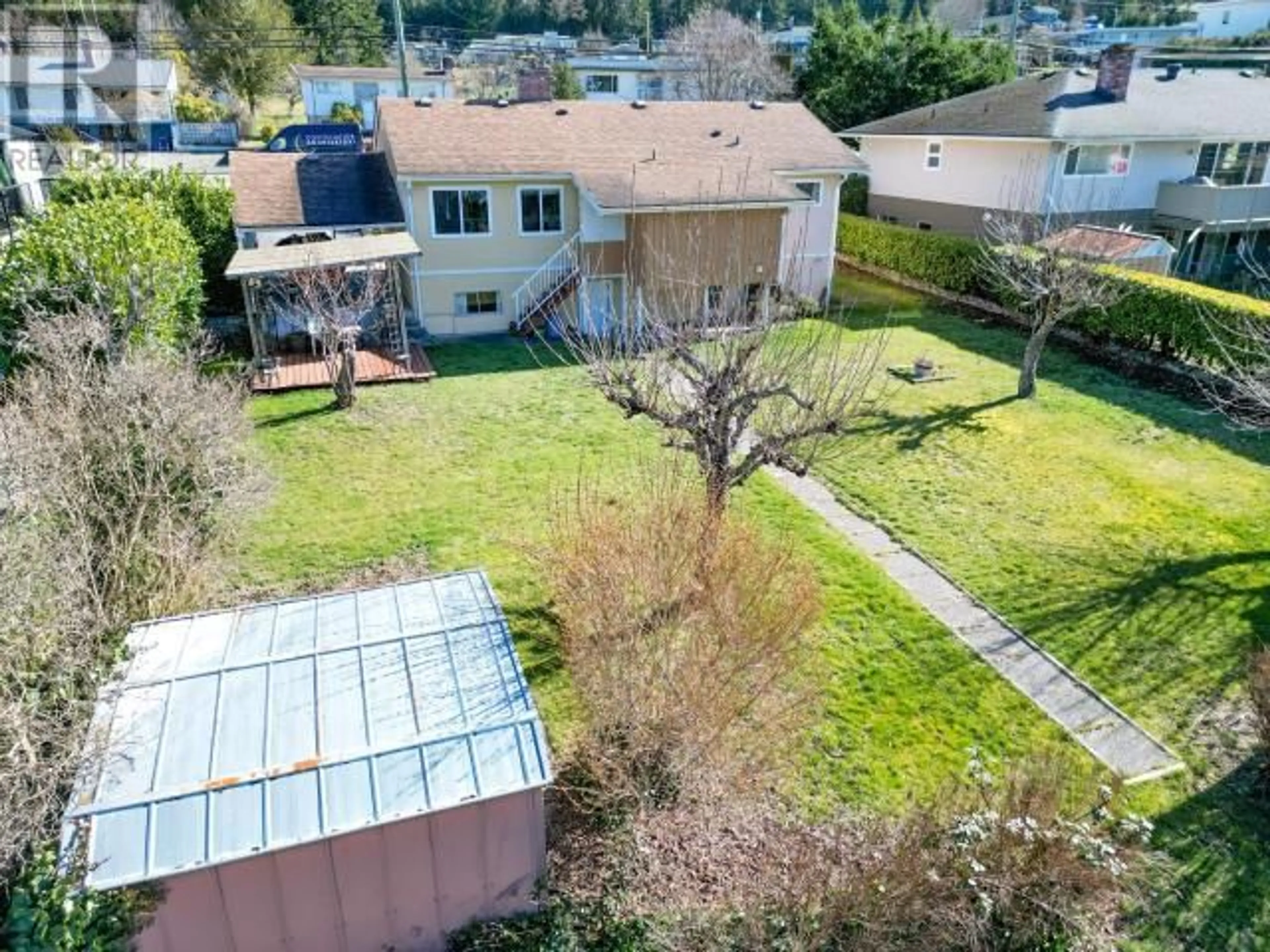 A pic from outside/outdoor area/front of a property/back of a property/a pic from drone, unknown for 3609 JOYCE AVE, Powell River British Columbia V8A2Y7