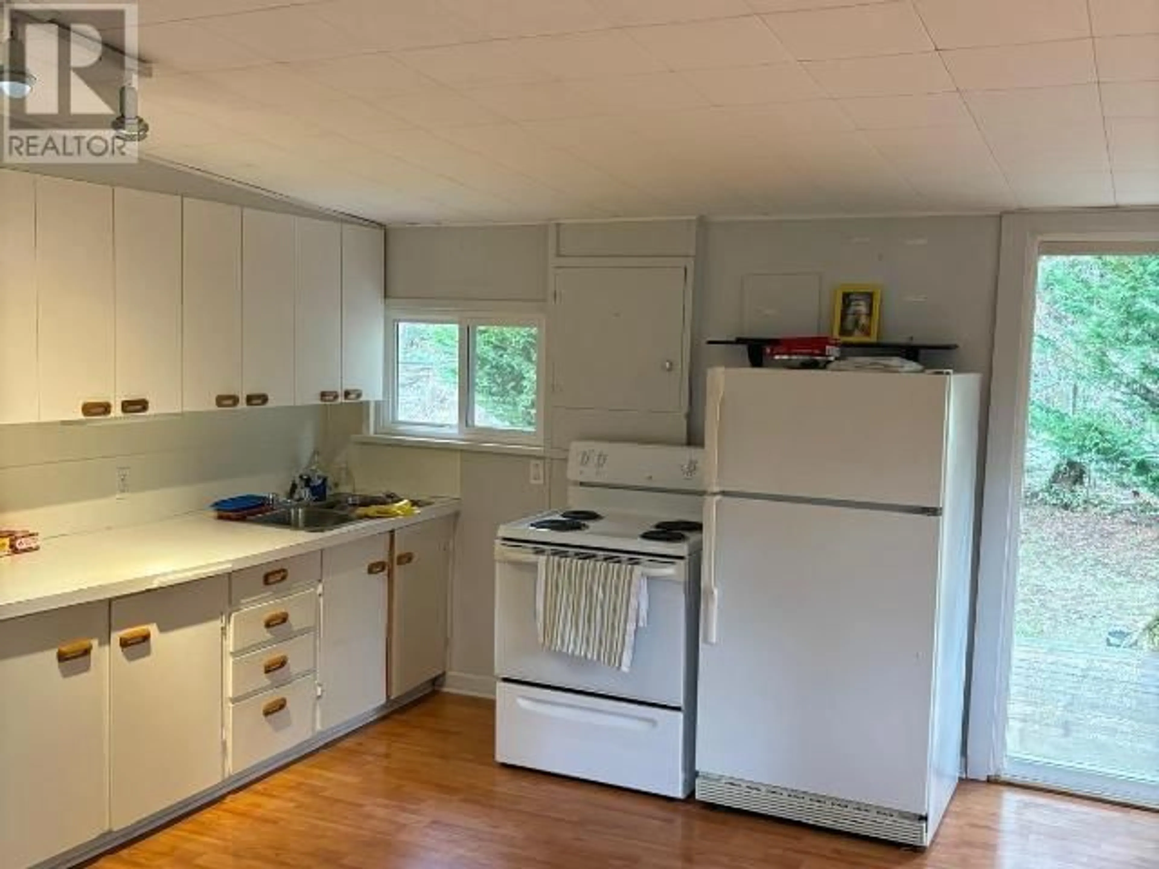 Standard kitchen, unknown for 3010 OAK STREET, Texada Island British Columbia V0N2H0