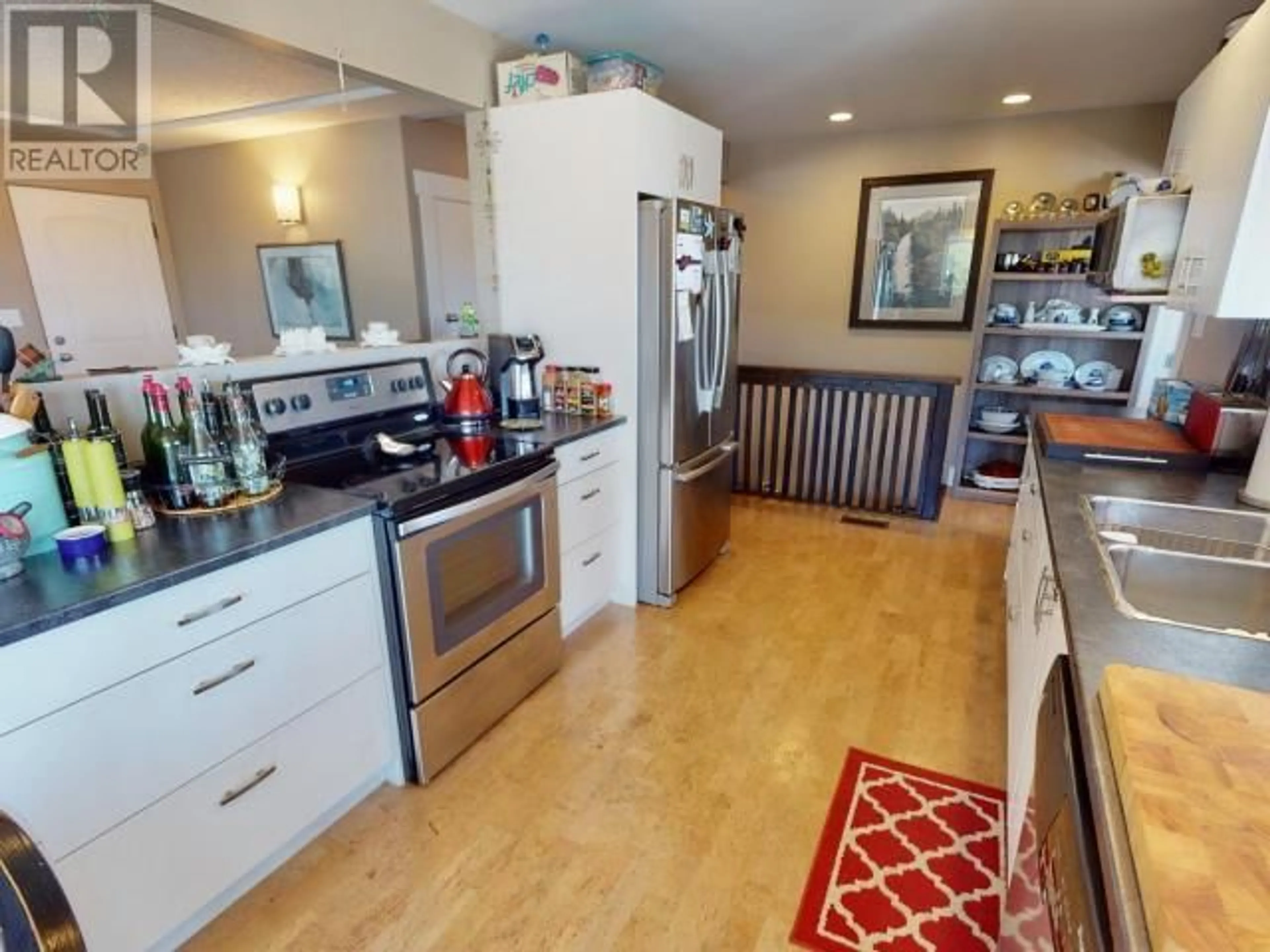 Open concept kitchen, unknown for 4621 MANSON AVE, Powell River British Columbia V8A3N3