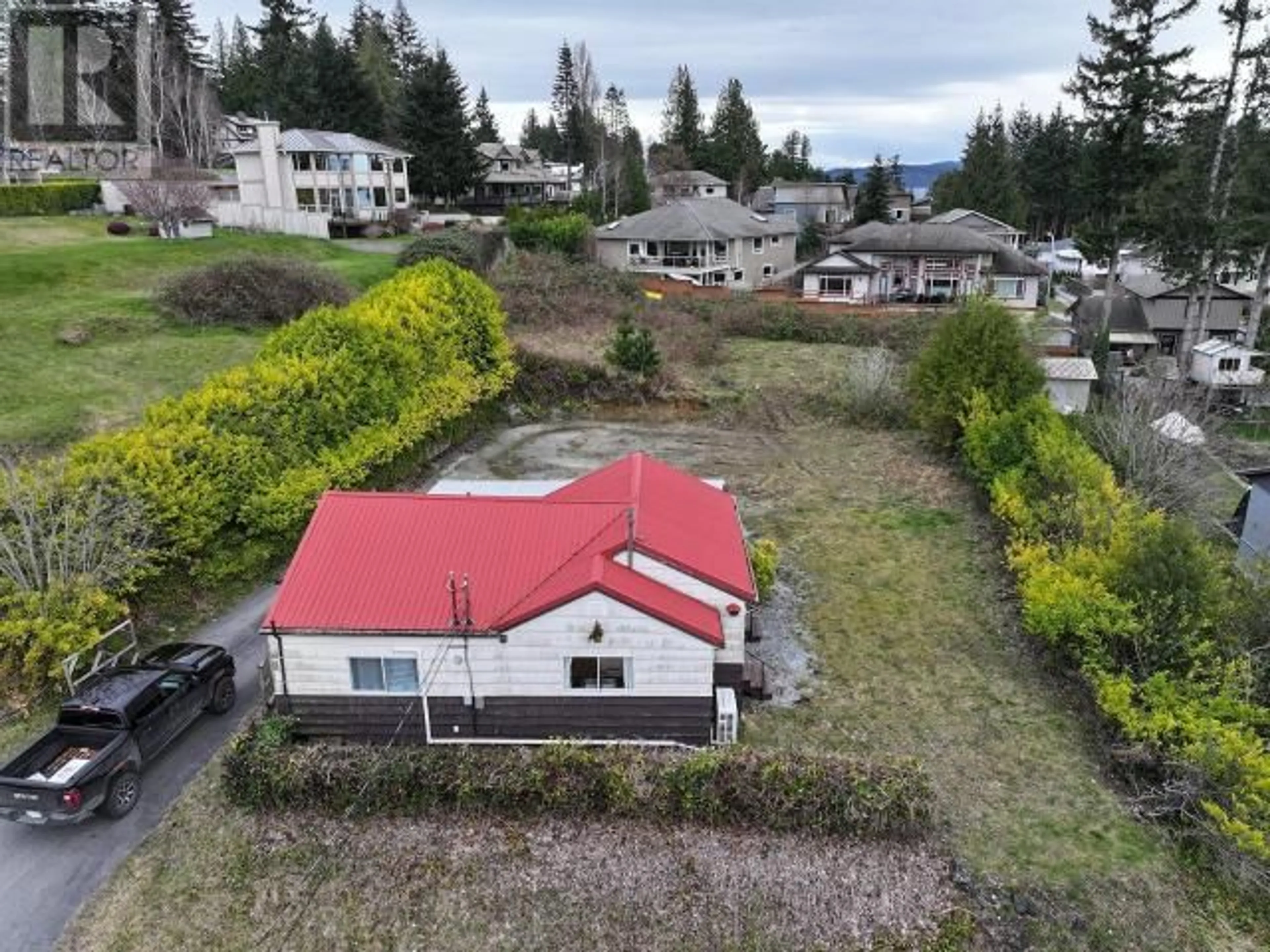 A pic from outside/outdoor area/front of a property/back of a property/a pic from drone, mountain view for 6928 QUESNEL STREET, Powell River British Columbia