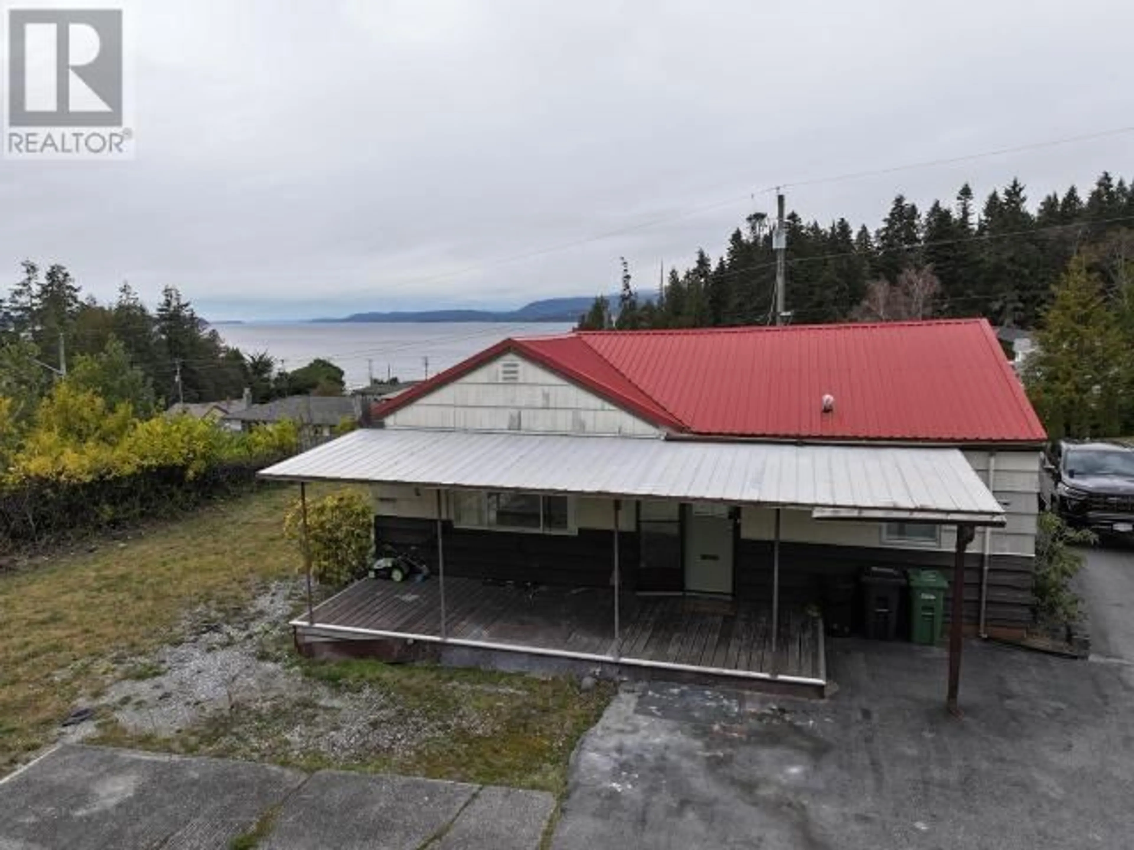 A pic from outside/outdoor area/front of a property/back of a property/a pic from drone, unknown for 6928 QUESNEL STREET, Powell River British Columbia