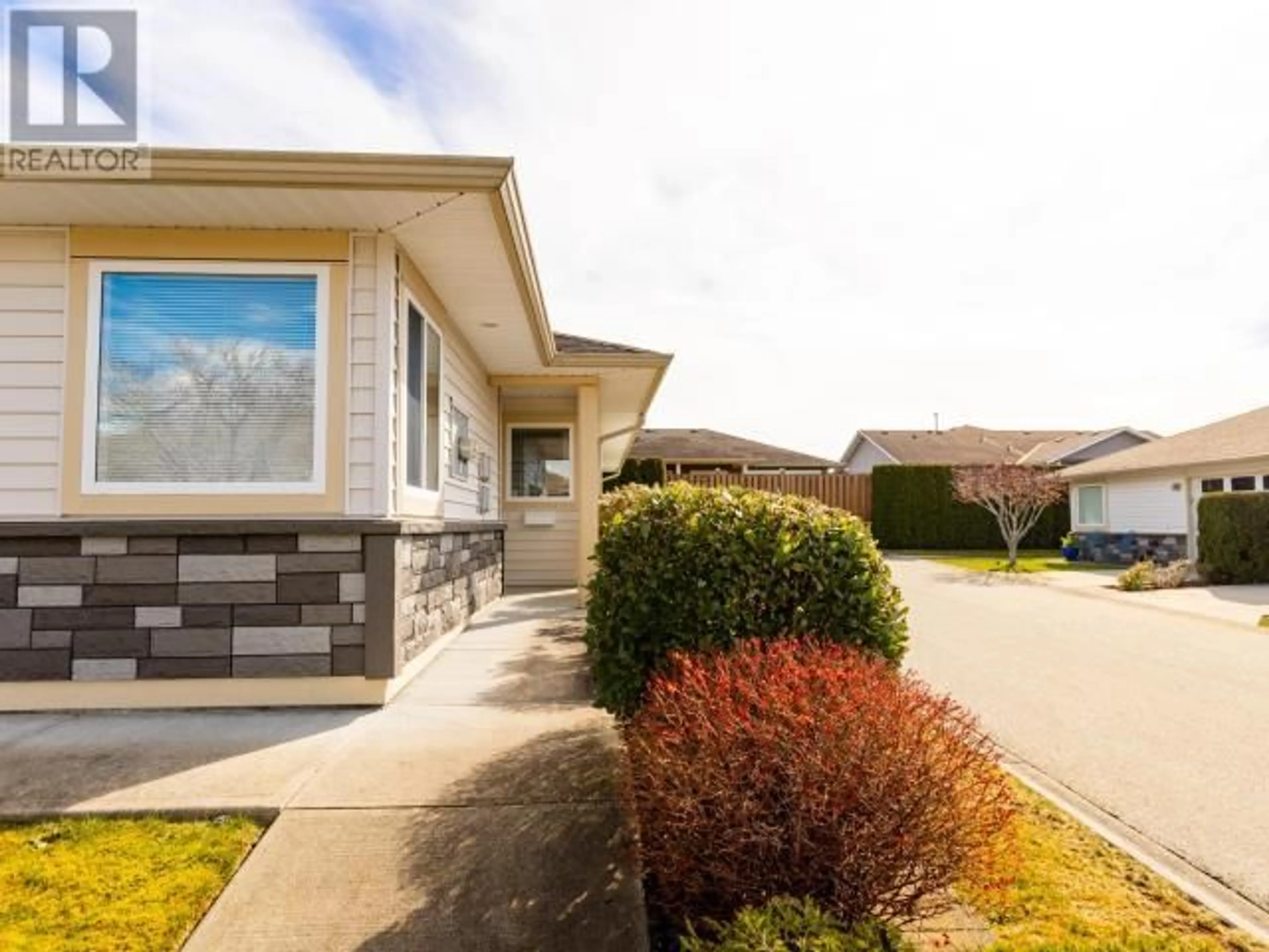 Home with vinyl exterior material, street for 21-4415 MANSON AVE, Powell River British Columbia