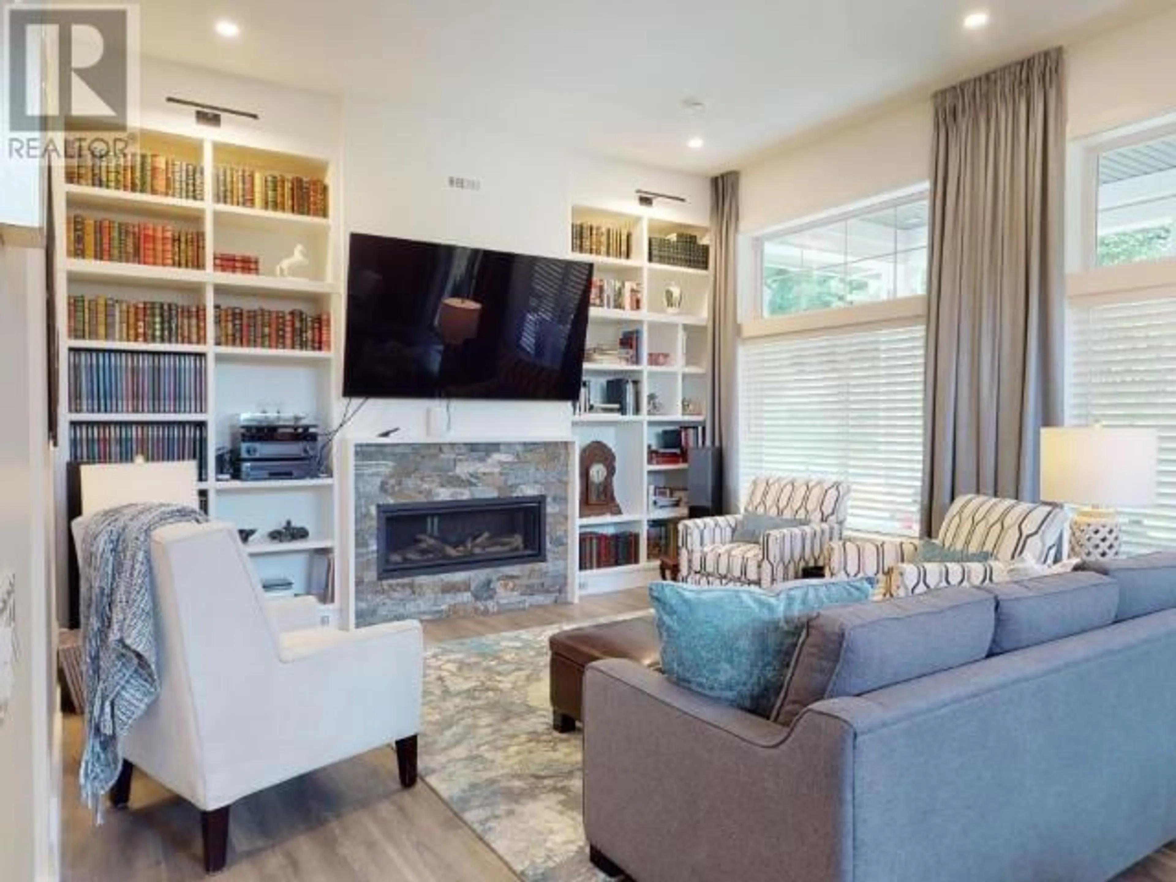 Living room with furniture, unknown for 4048 SATURNA AVE, Powell River British Columbia V8A5T4