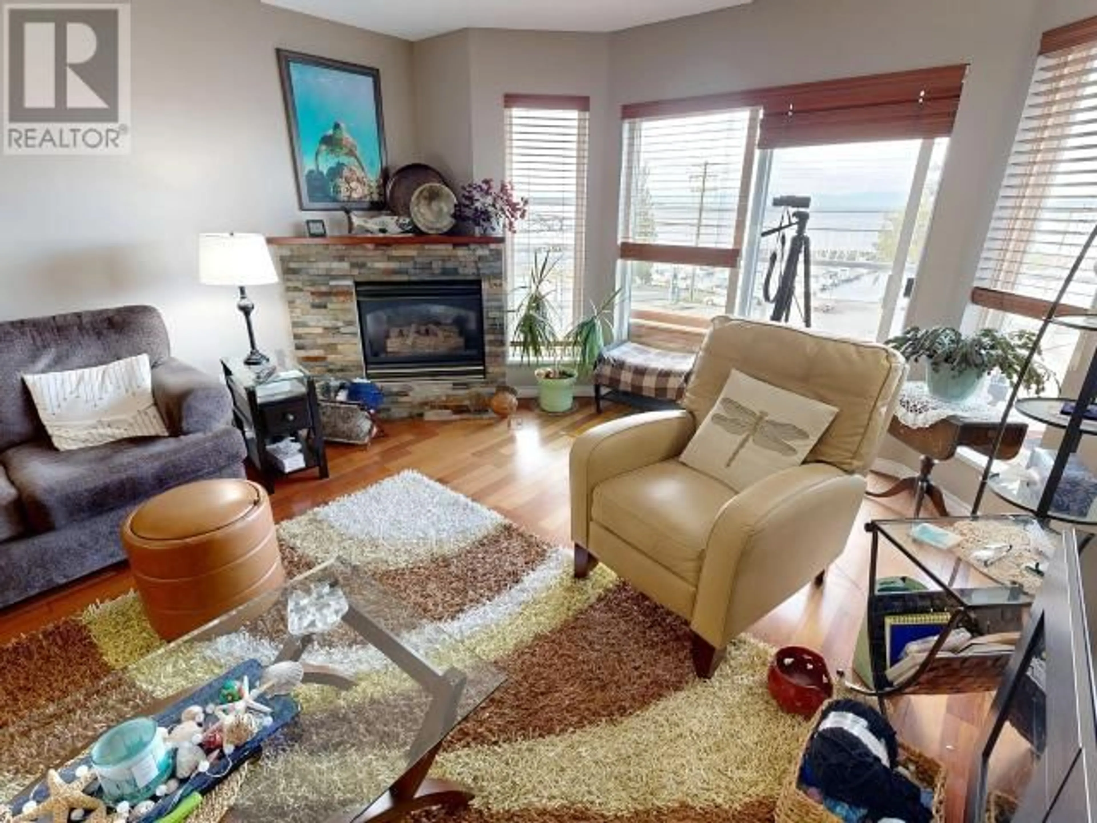 Living room with furniture, wood/laminate floor for 203 - 4510 WILLINGDON AVE, Powell River British Columbia V8A2M8