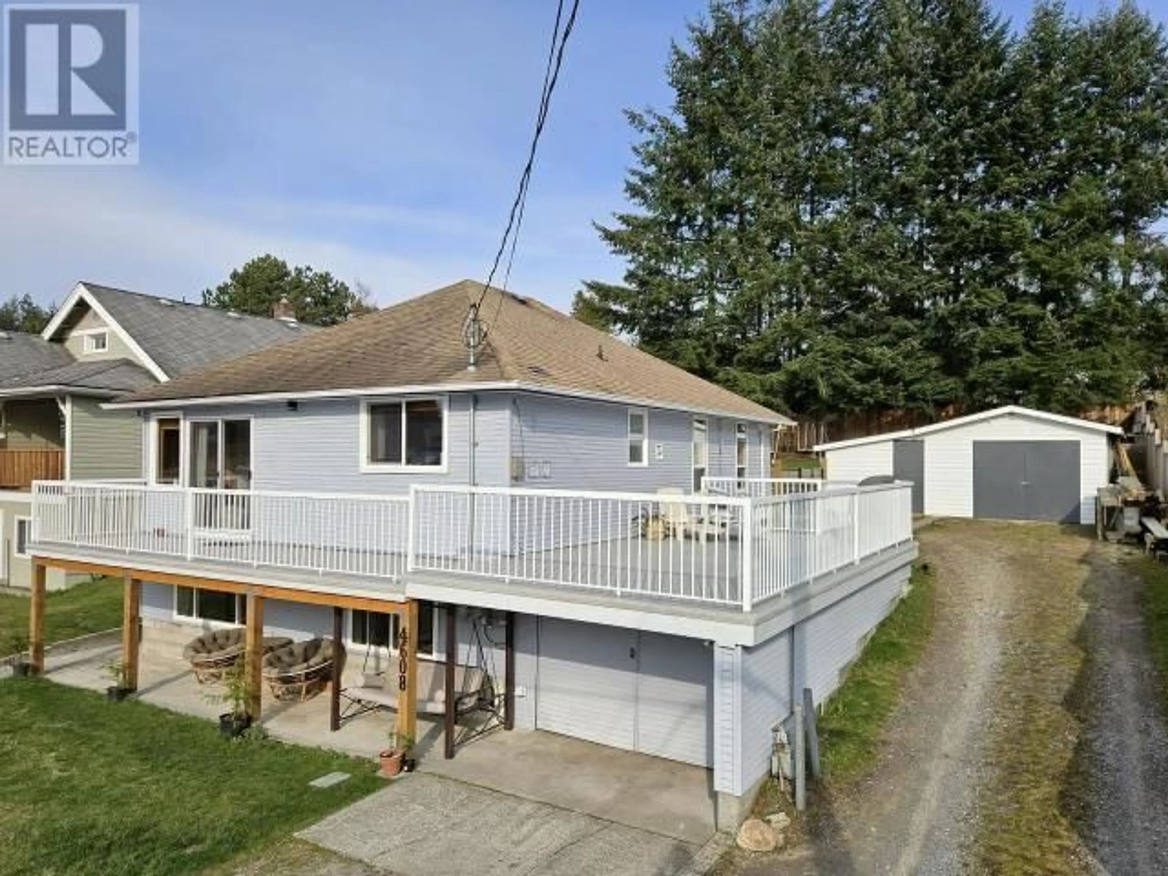 A pic from outside/outdoor area/front of a property/back of a property/a pic from drone, street for 4608 REDONDA AVE, Powell River British Columbia V8A3H4