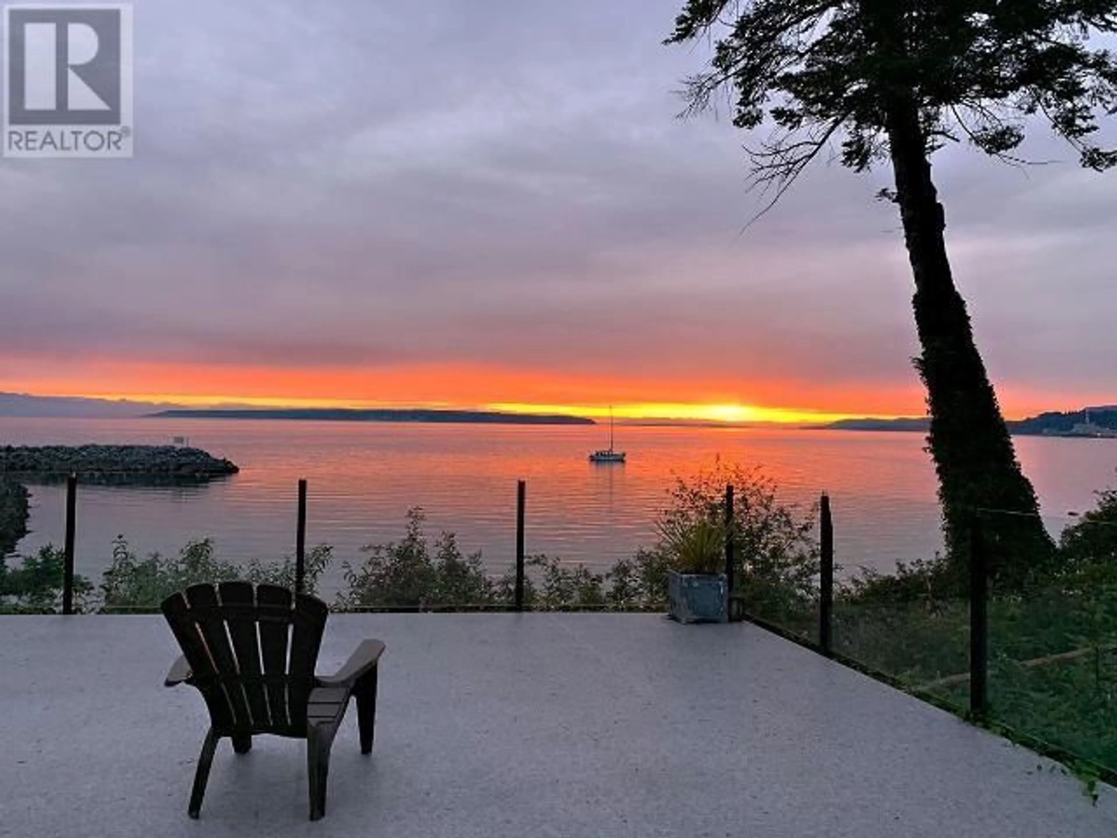 Patio, water/lake/river/ocean view for 4557 WILLINGDON AVE, Powell River British Columbia V8A2M9