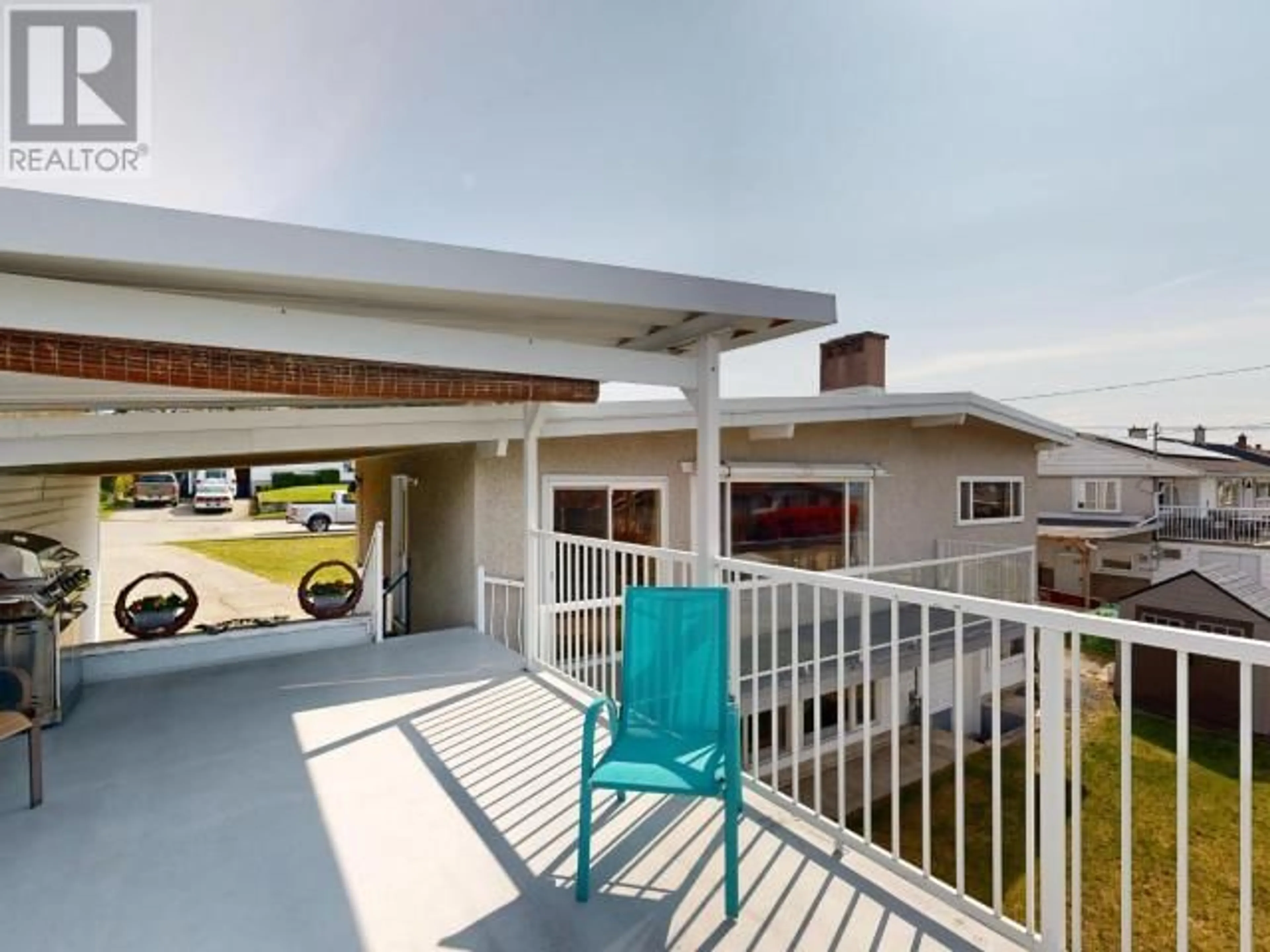 Balcony in the apartment, water/lake/river/ocean view for 4069 GORDON AVE, Powell River British Columbia