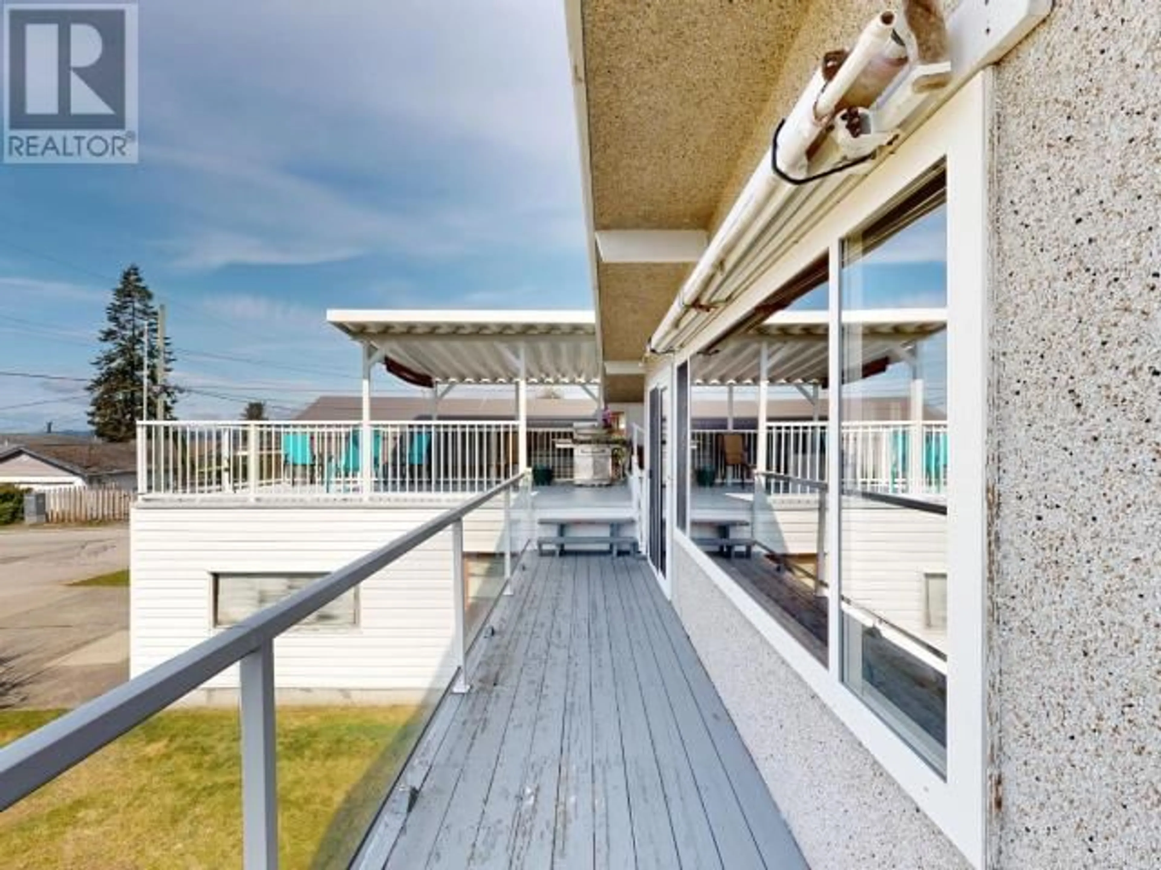 Patio, unknown for 4069 GORDON AVE, Powell River British Columbia