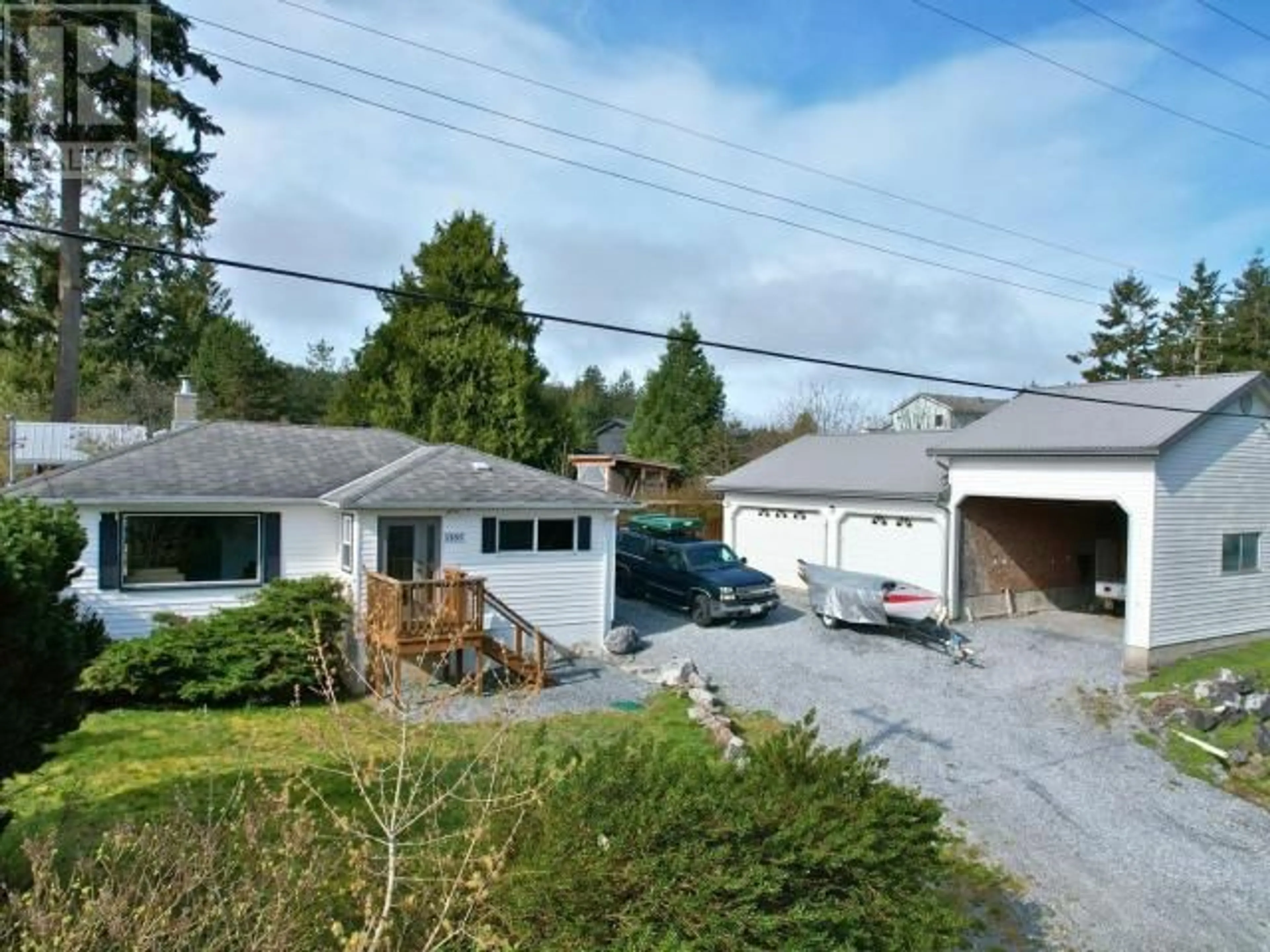 A pic from outside/outdoor area/front of a property/back of a property/a pic from drone, street for 5385 EARL STREET, Texada Island British Columbia V0N3K0
