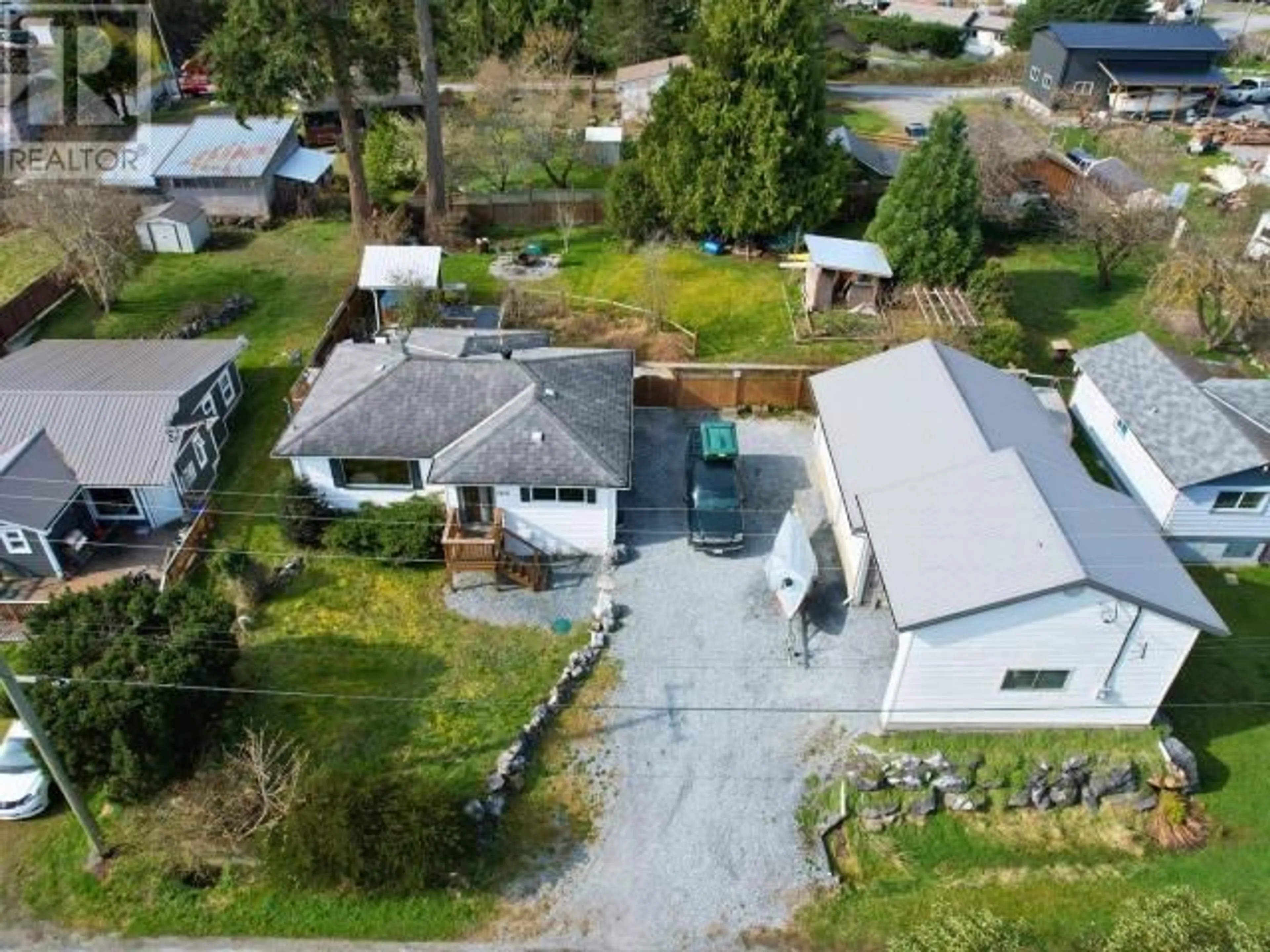 A pic from outside/outdoor area/front of a property/back of a property/a pic from drone, street for 5385 EARL STREET, Texada Island British Columbia V0N3K0