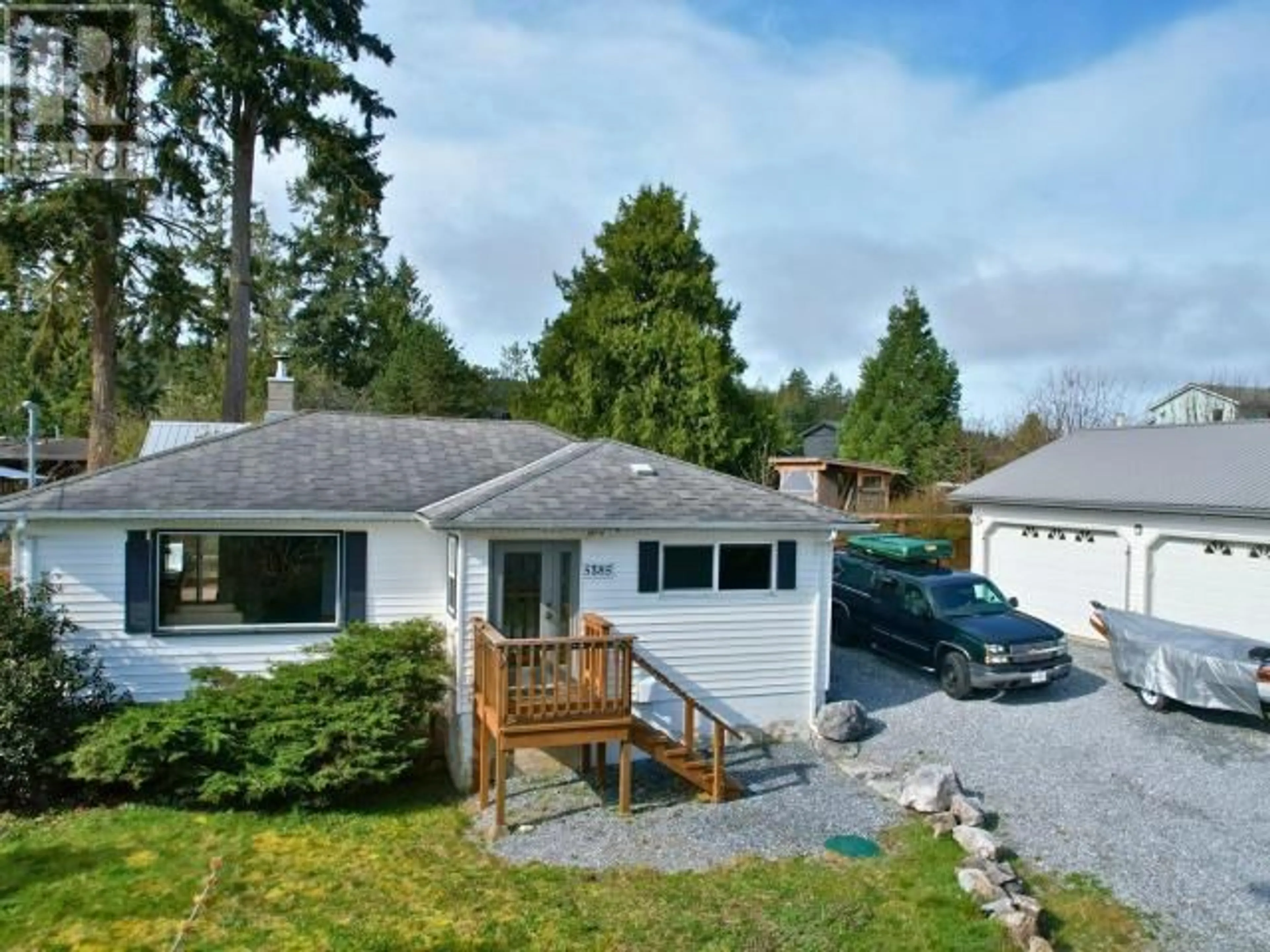 A pic from outside/outdoor area/front of a property/back of a property/a pic from drone, street for 5385 EARL STREET, Texada Island British Columbia V0N3K0