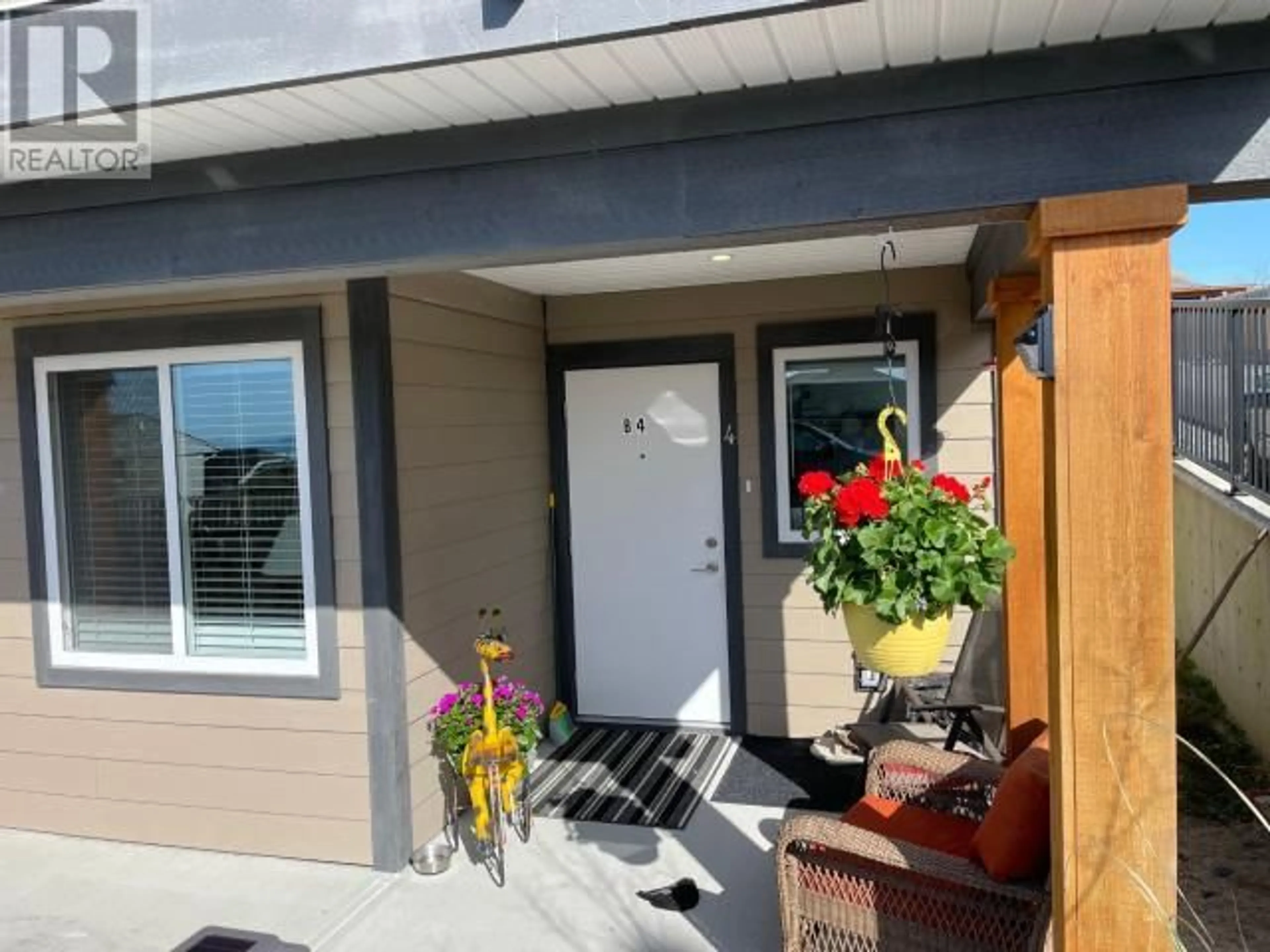Indoor entryway for B4 - 6900 BURNABY STREET, Powell River British Columbia