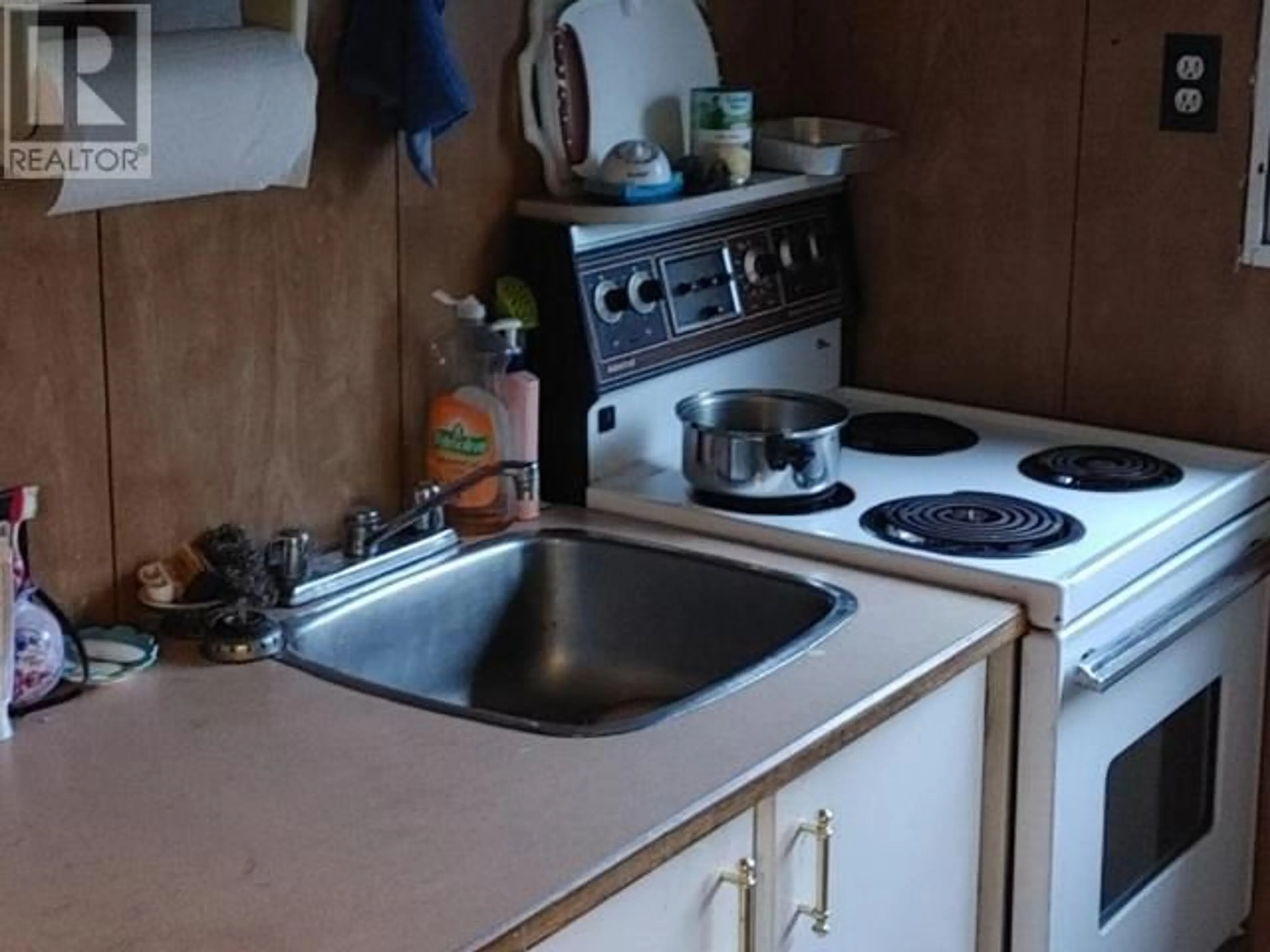 Standard kitchen, floor is not visible for 4649 CEDAR STREET, Texada Island British Columbia V0N1W0