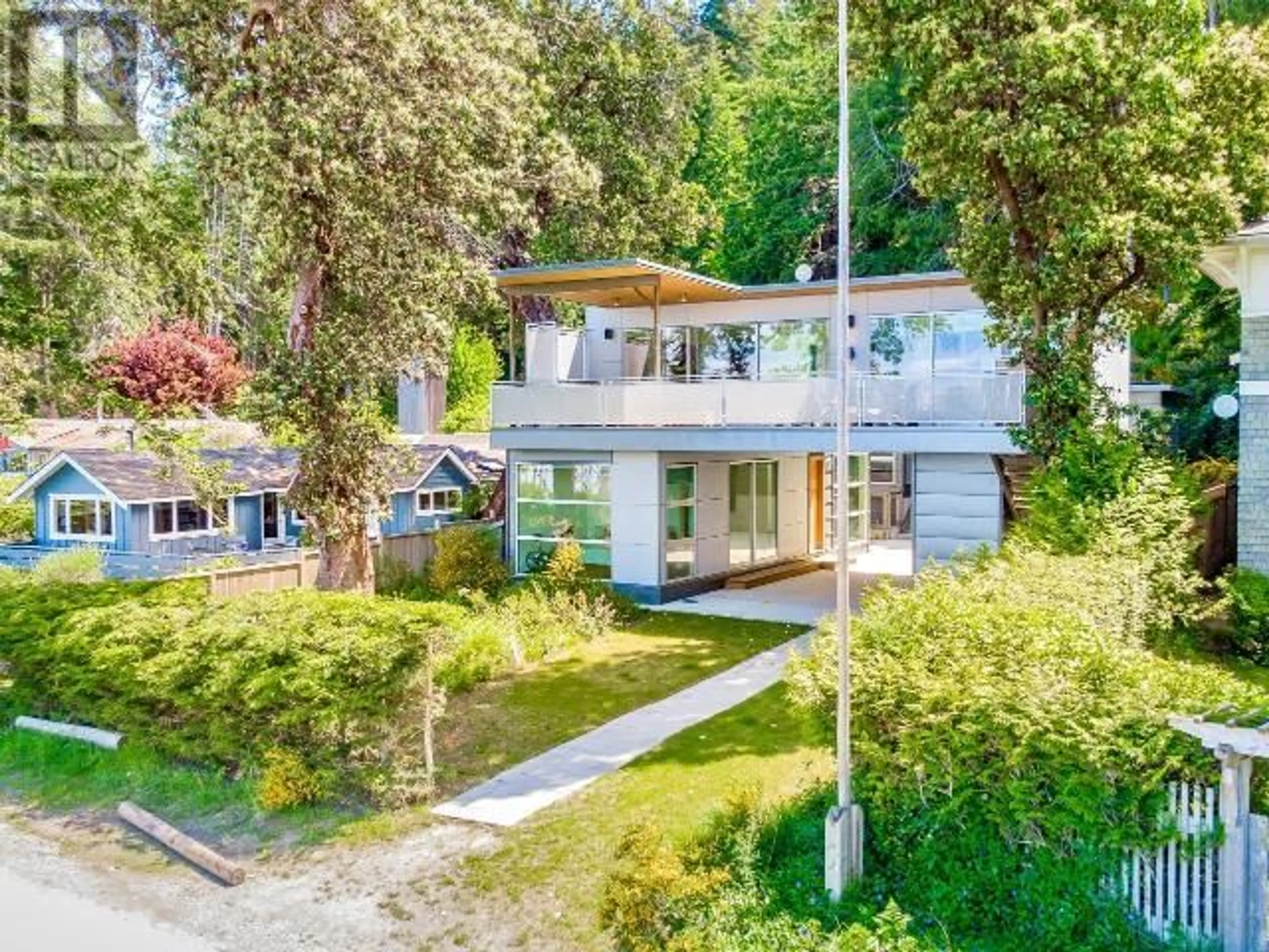 A pic from outside/outdoor area/front of a property/back of a property/a pic from drone, street for 2924 MALASPINA PROMENADE, Savary Island British Columbia