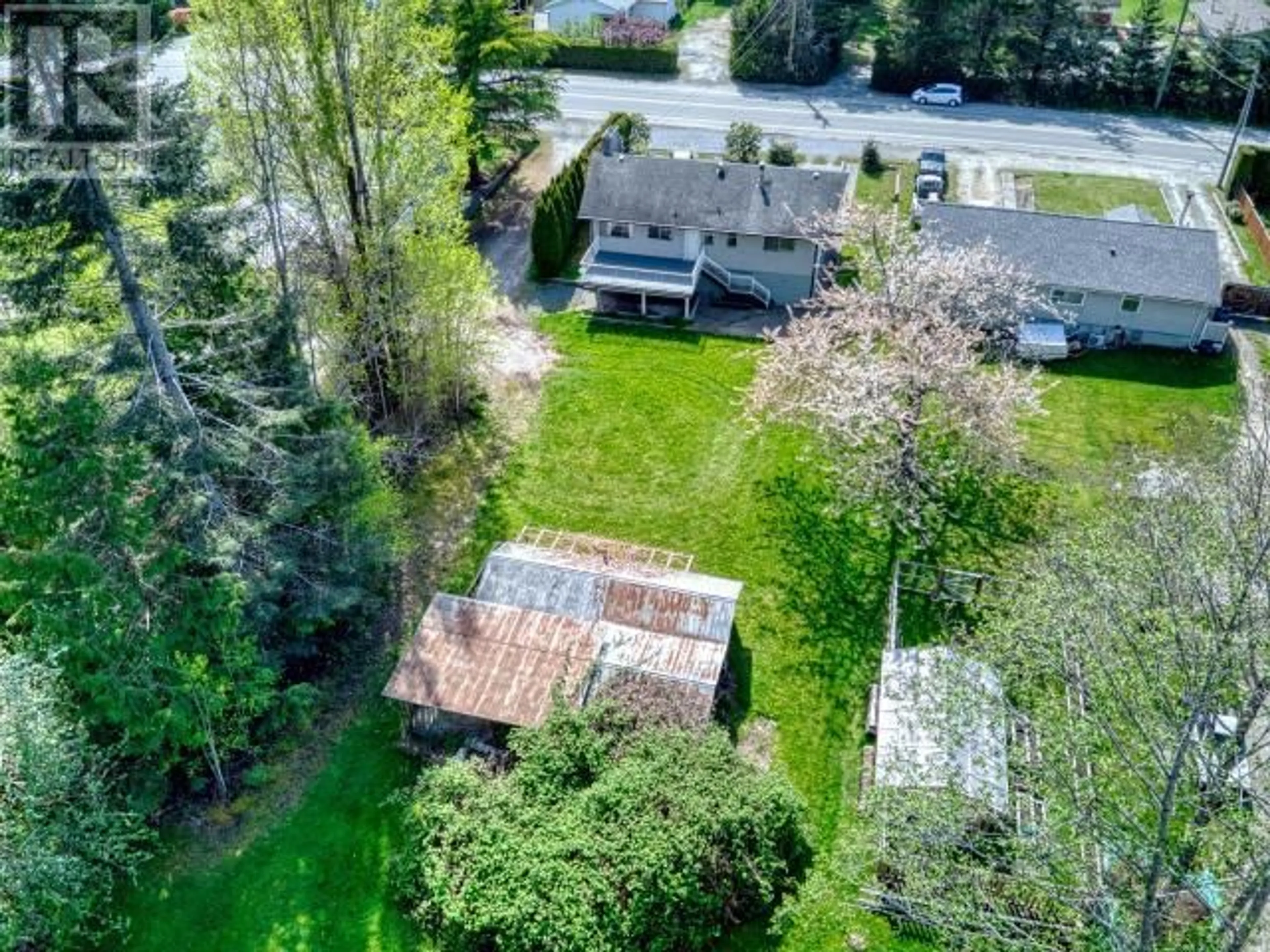 A pic from outside/outdoor area/front of a property/back of a property/a pic from drone, street for 5044 MANSON AVE, Powell River British Columbia