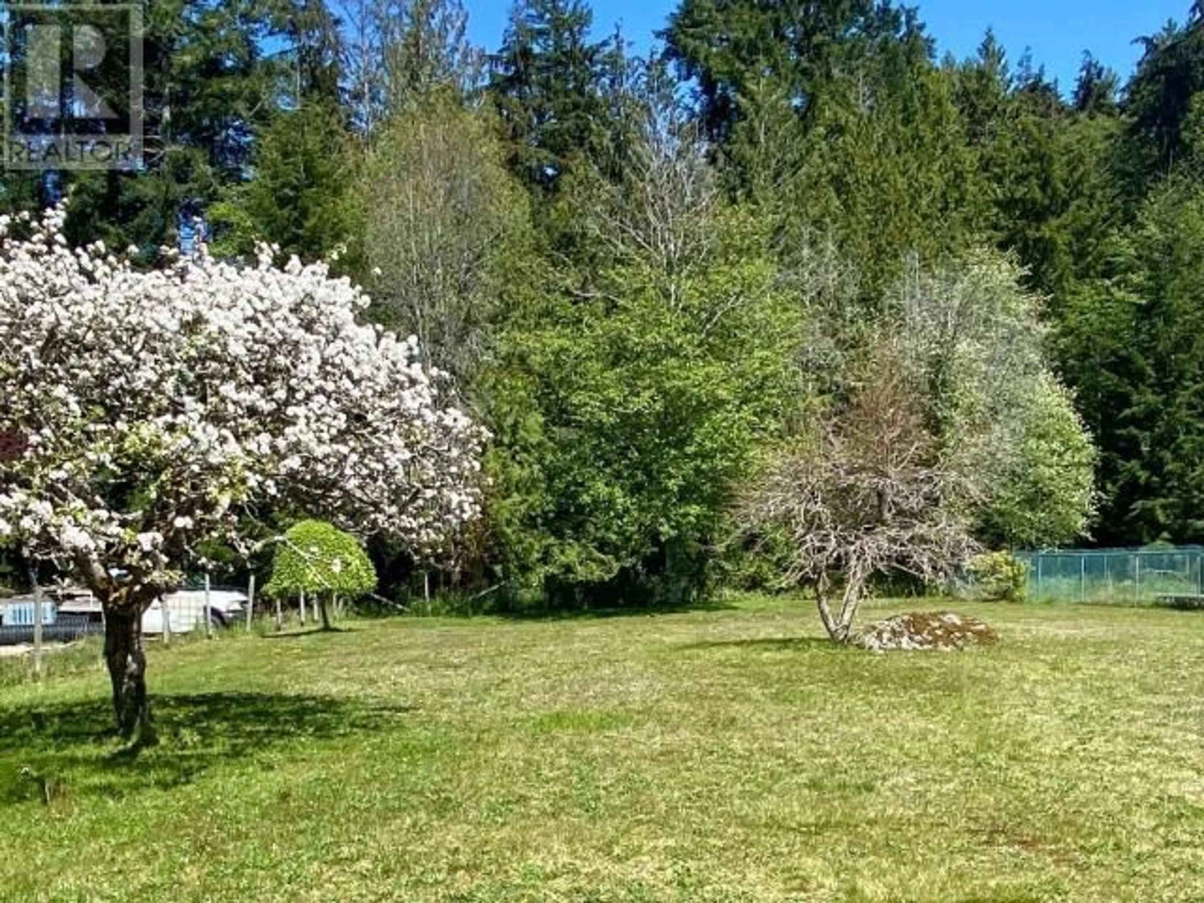 A pic from outside/outdoor area/front of a property/back of a property/a pic from drone, forest/trees view for 4946 QUEENS AVE, Powell River British Columbia