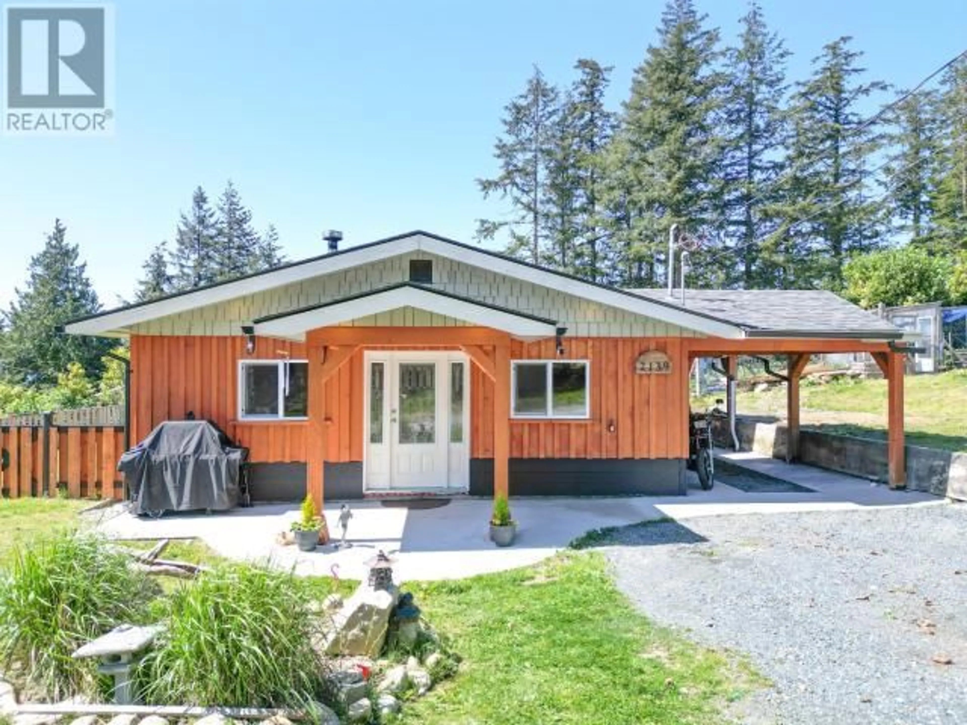 Home with vinyl exterior material, street for 2139 PALMER ROAD, Powell River British Columbia V8A0H8