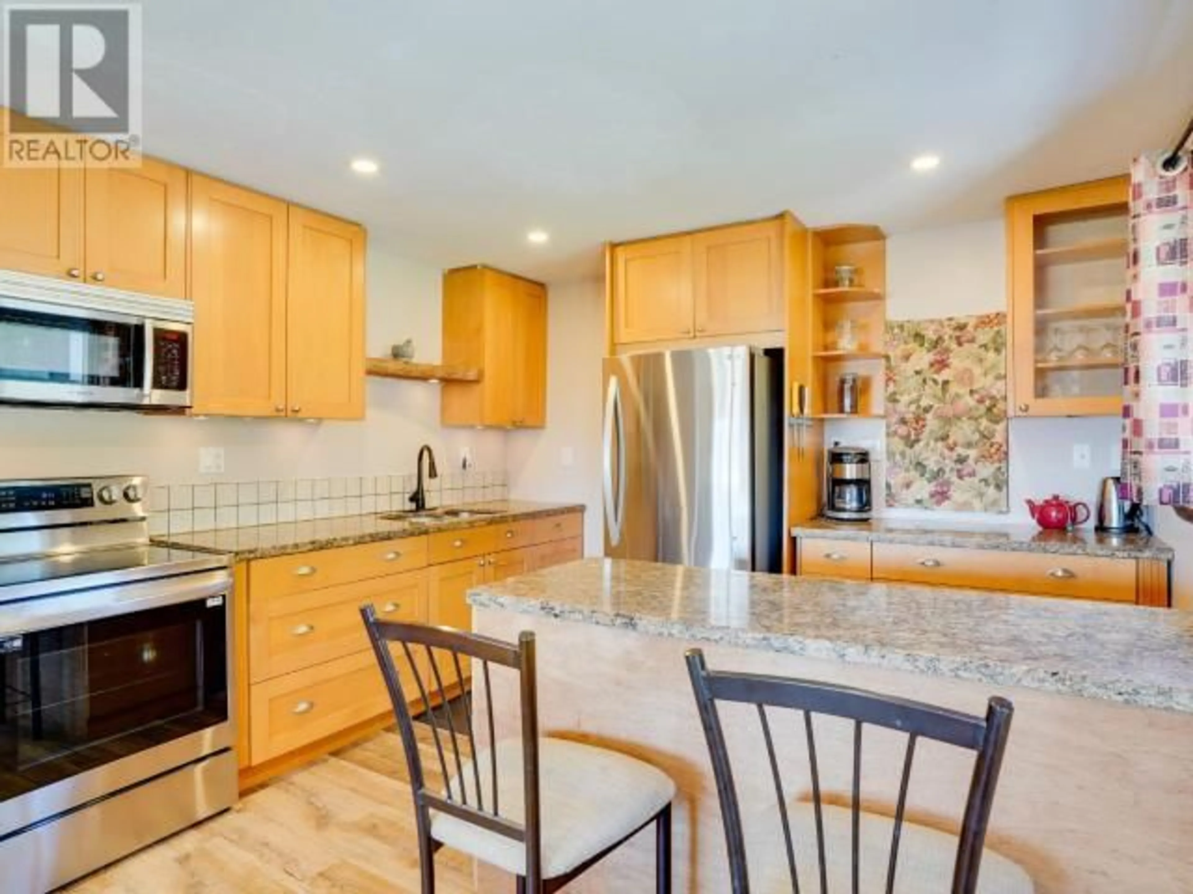Open concept kitchen, ceramic/tile floor for 2139 PALMER ROAD, Powell River British Columbia V8A0H8